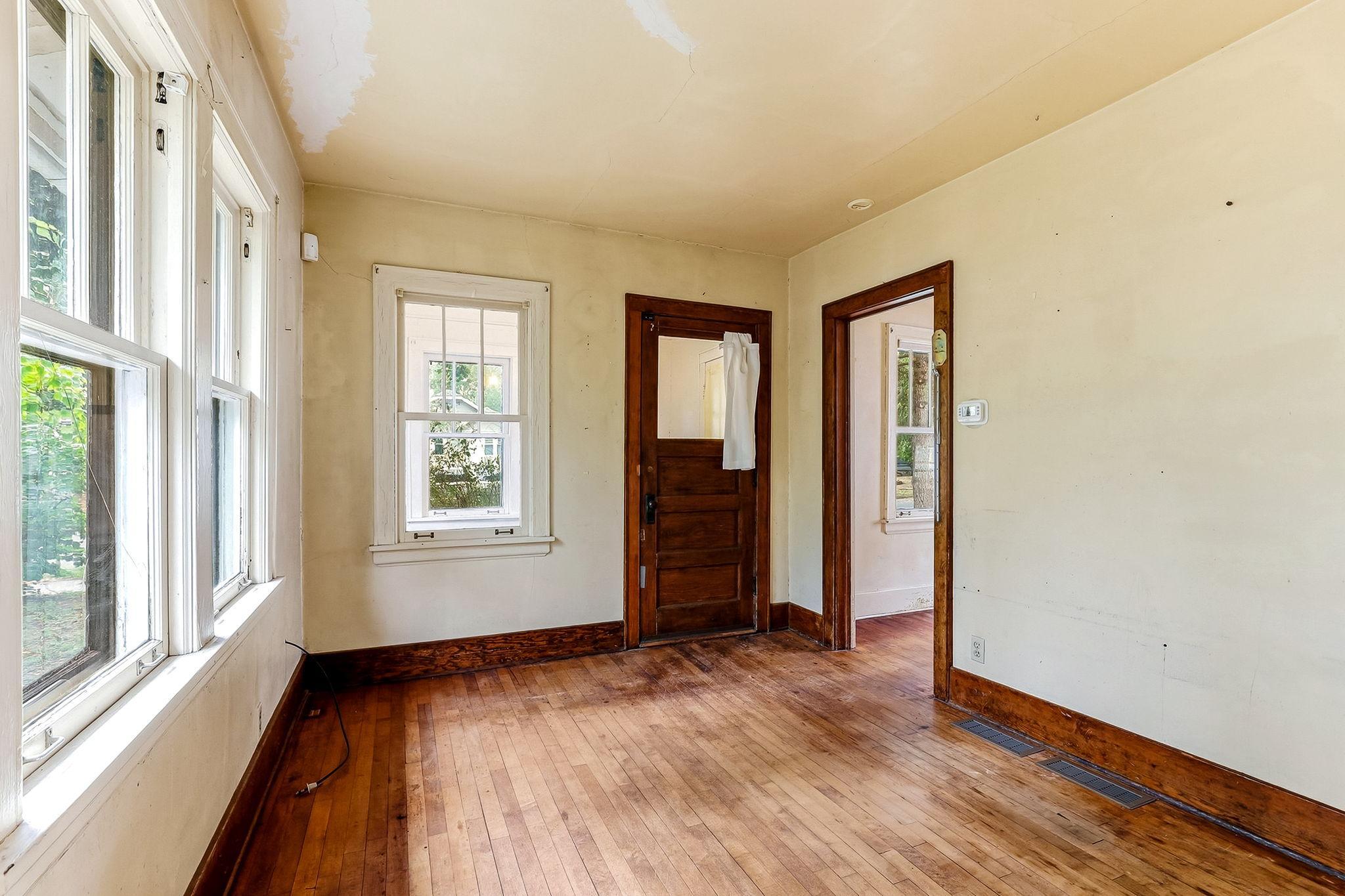 View of Residential at 4718 Dupont Avenue, Minneapolis MN 55430, Minneapolis (6 of 20) - Mike Wilen | Minnesota Team Real Estate