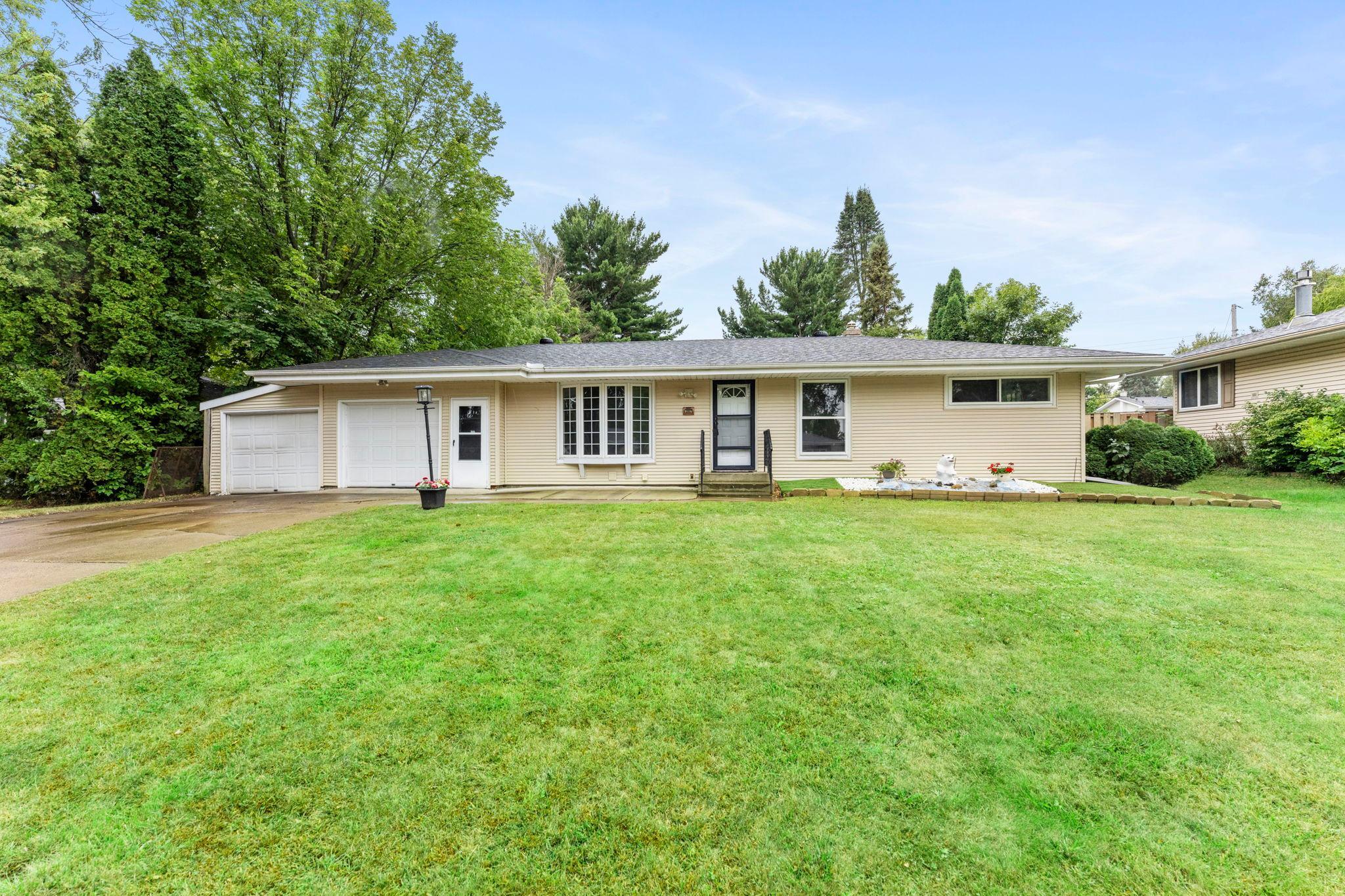 View of Single Family at 3907 Lakewood Avenue, White Bear Lake - Mike Wilen | Minnesota Team Real Estate
