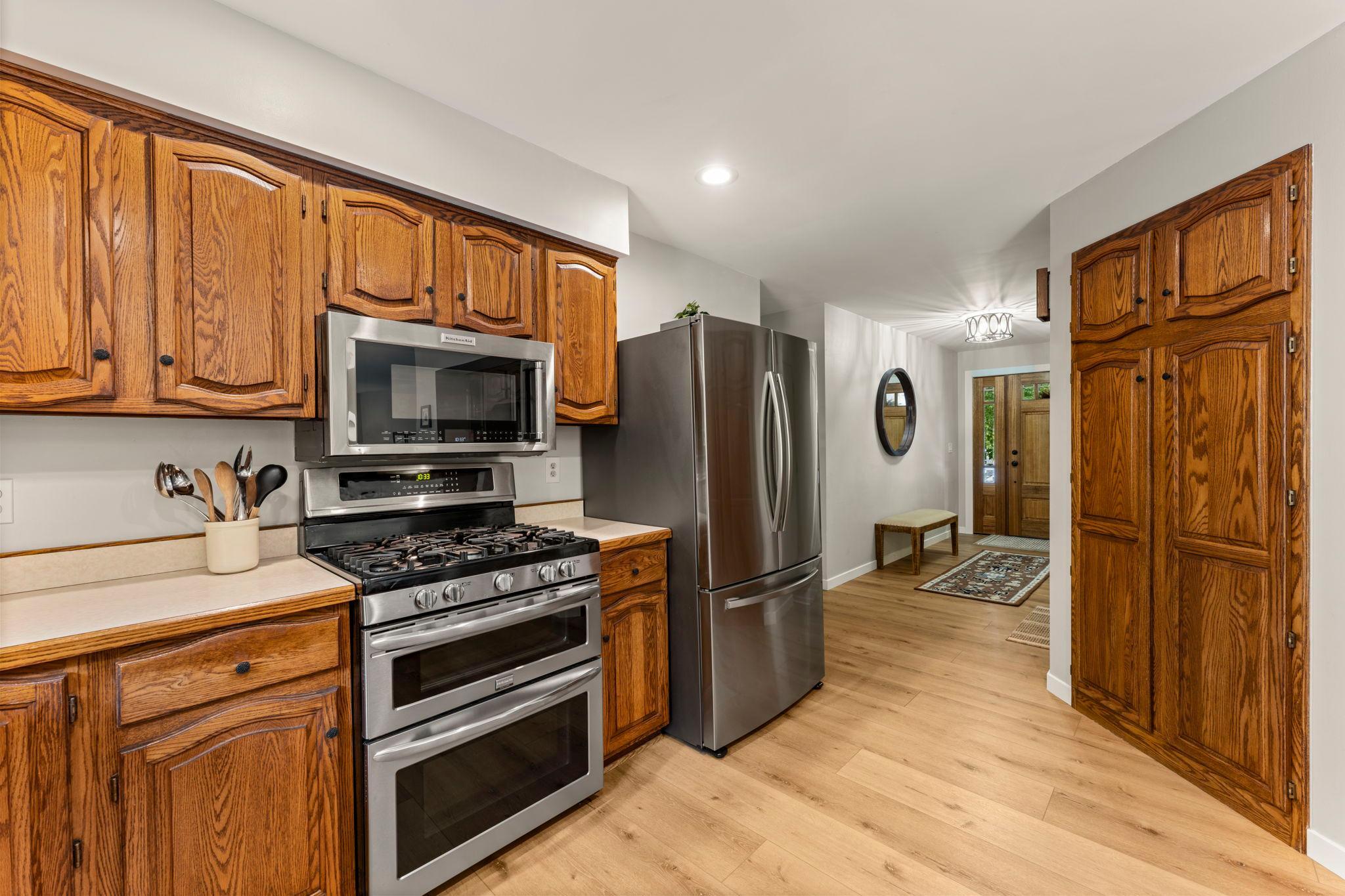 View of Residential at 940 Trail Court, Eagan MN 55123, Eagan (14 of 56) - Mike Wilen | Minnesota Team Real Estate