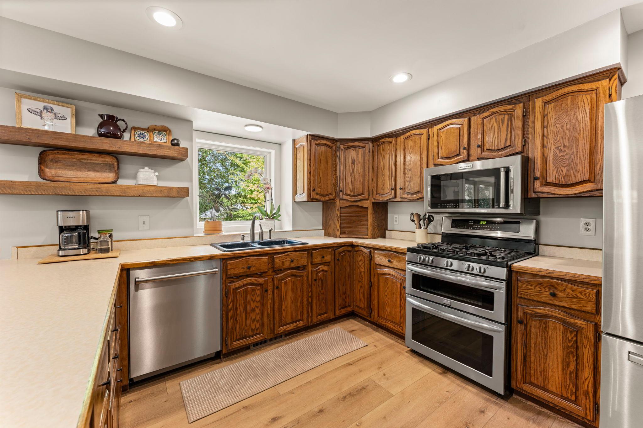 View of Residential at 940 Trail Court, Eagan MN 55123, Eagan (12 of 56) - Mike Wilen | Minnesota Team Real Estate