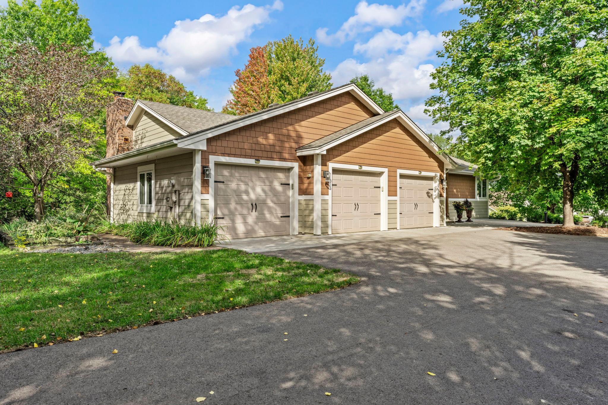 View of Residential at 940 Trail Court, Eagan MN 55123, Eagan (47 of 56) - Mike Wilen | Minnesota Team Real Estate