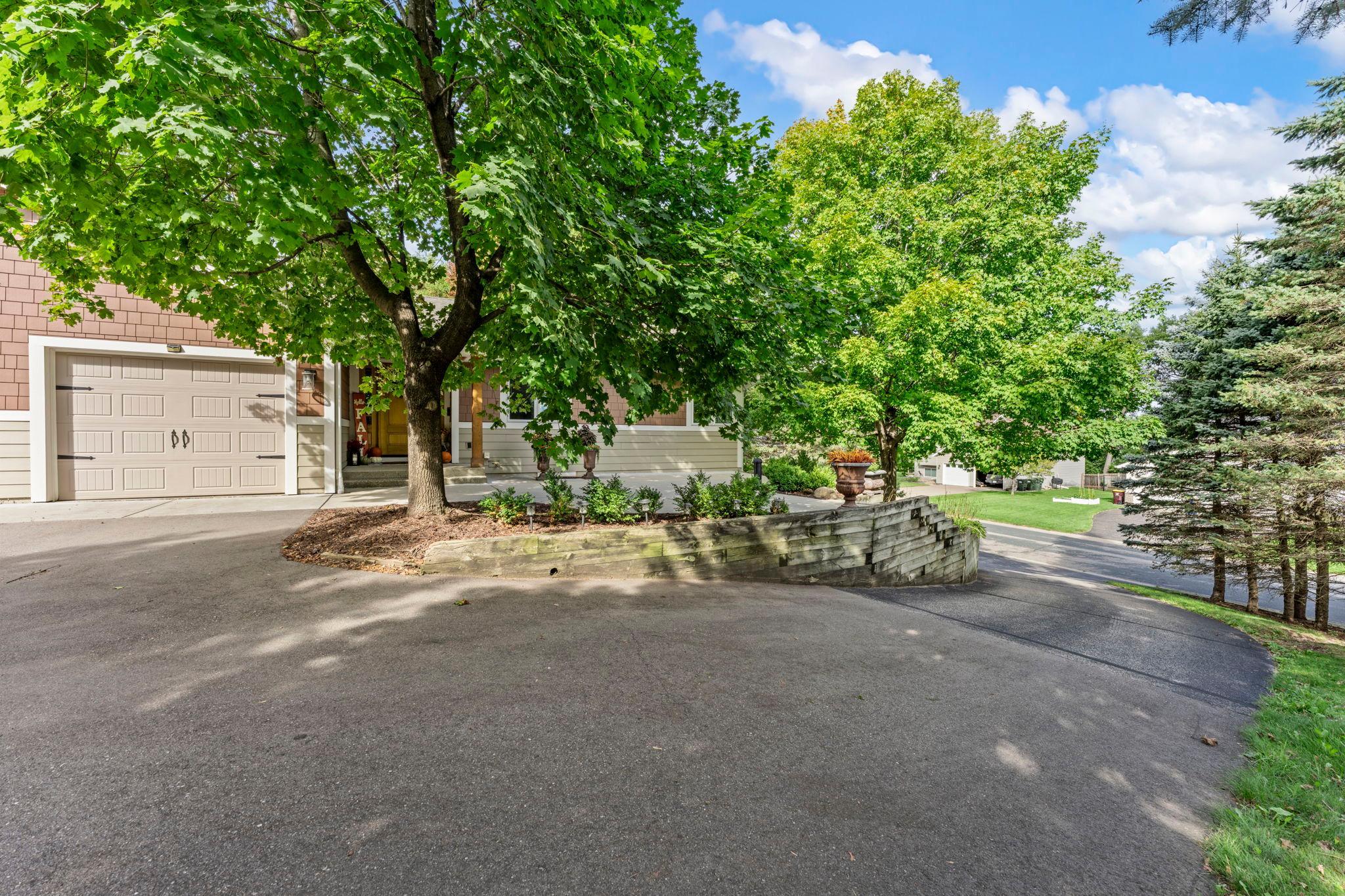 View of Residential at 940 Trail Court, Eagan MN 55123, Eagan (48 of 56) - Mike Wilen | Minnesota Team Real Estate