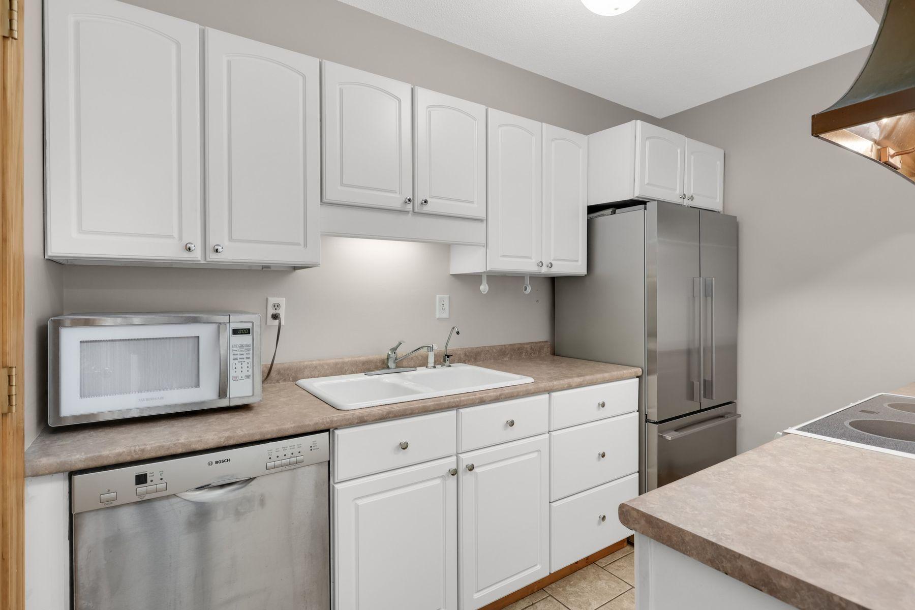View of Residential at 6425 Barrie Road, Edina MN 55435, Edina (8 of 23) - Mike Wilen | Minnesota Team Real Estate