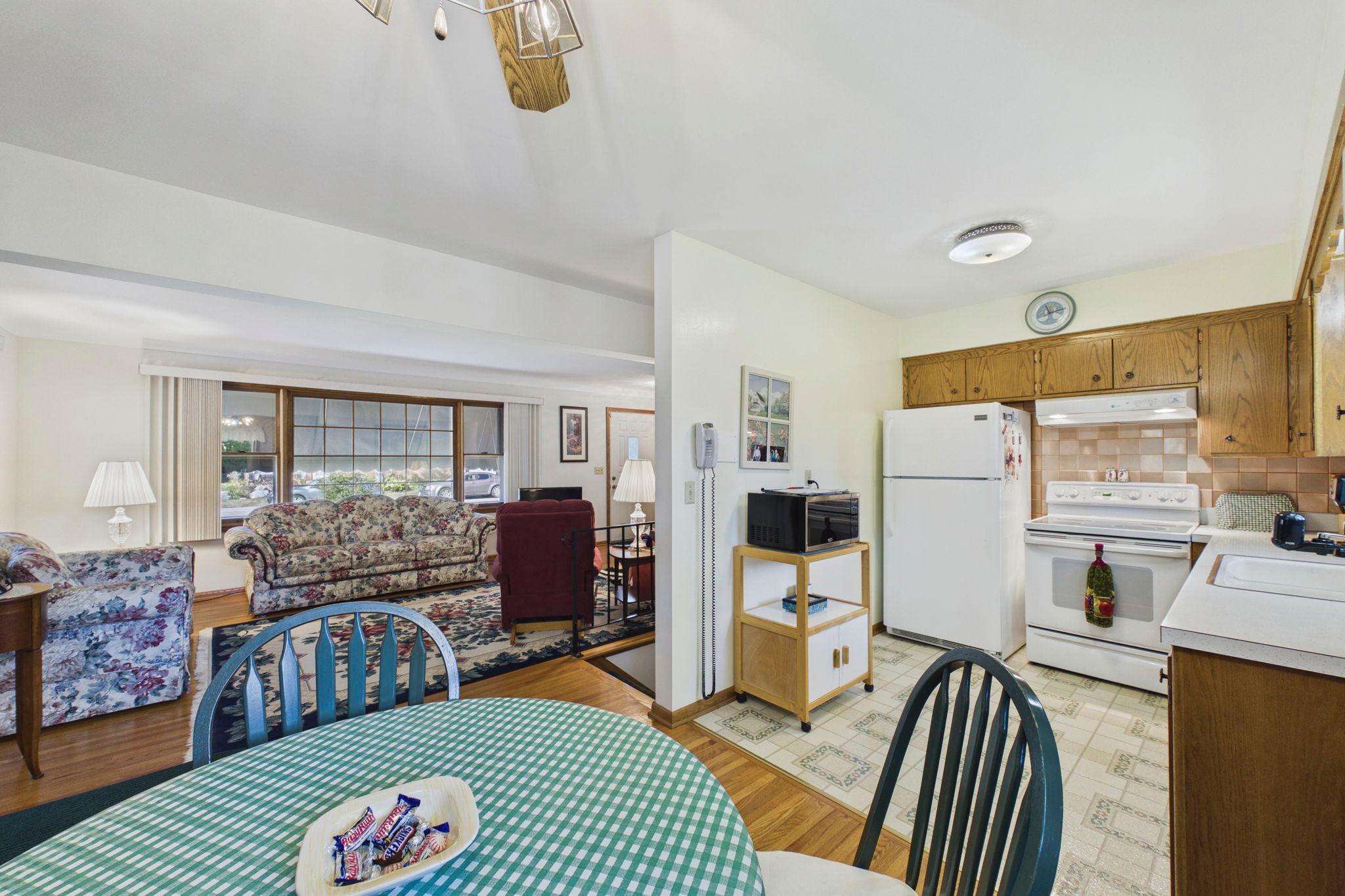 View of Residential at 2364 Saint Albans Street, Roseville MN 55113, Roseville (6 of 27) - Mike Wilen | Minnesota Team Real Estate