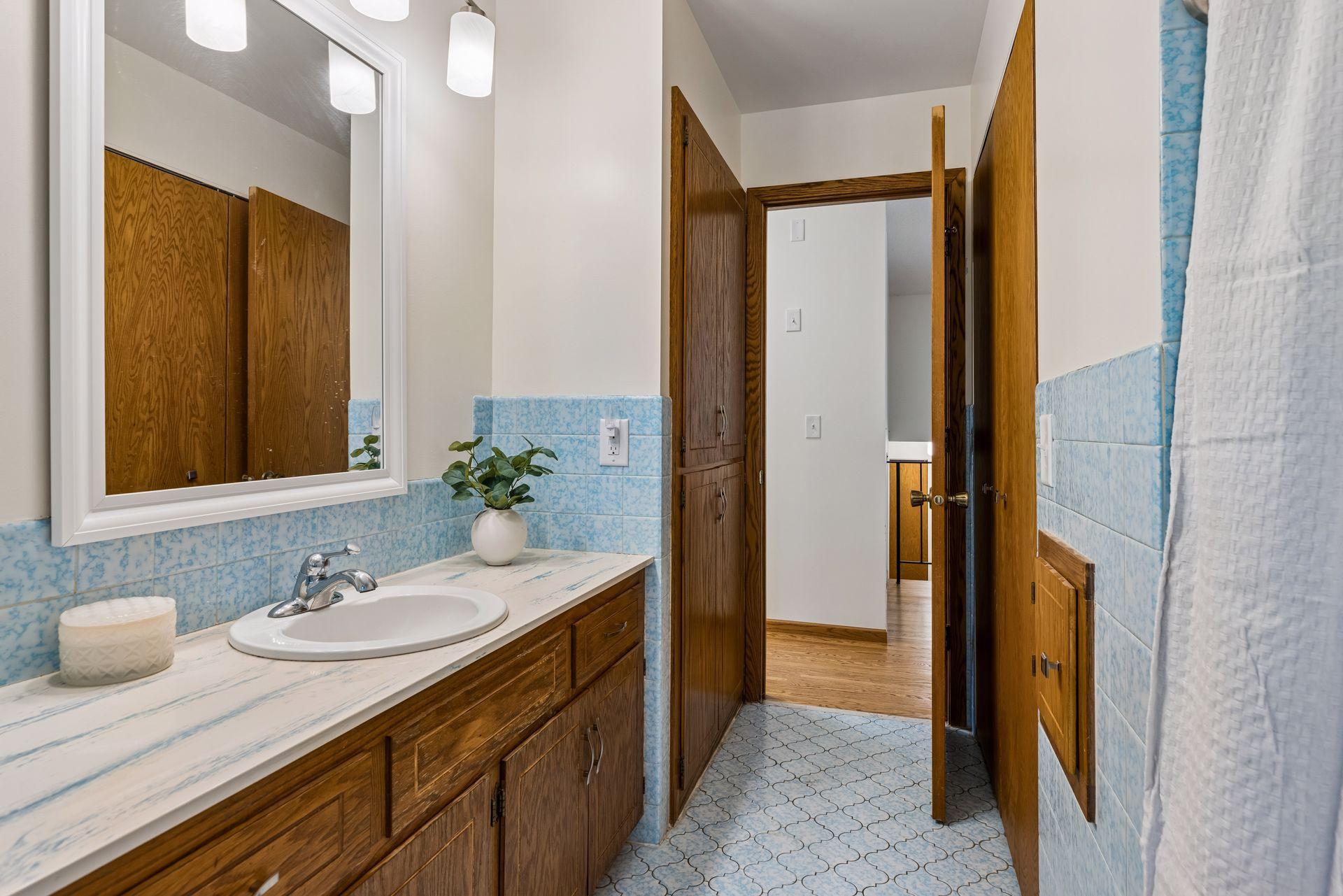 View of Residential at 2215 Lincoln Street, Minneapolis MN 55418, Minneapolis (17 of 34) - Mike Wilen | Minnesota Team Real Estate