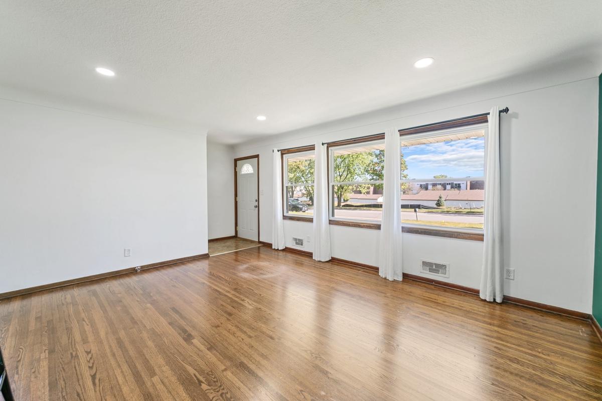 View of Residential at 2727 Woodbridge Street, Roseville MN 55113, Roseville (10 of 35) - Mike Wilen | Minnesota Team Real Estate