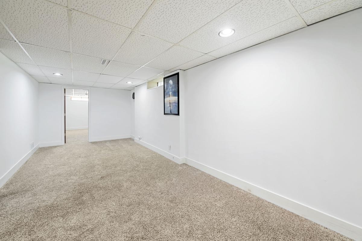 View of Residential at 2727 Woodbridge Street, Roseville MN 55113, Roseville (23 of 35) - Mike Wilen | Minnesota Team Real Estate