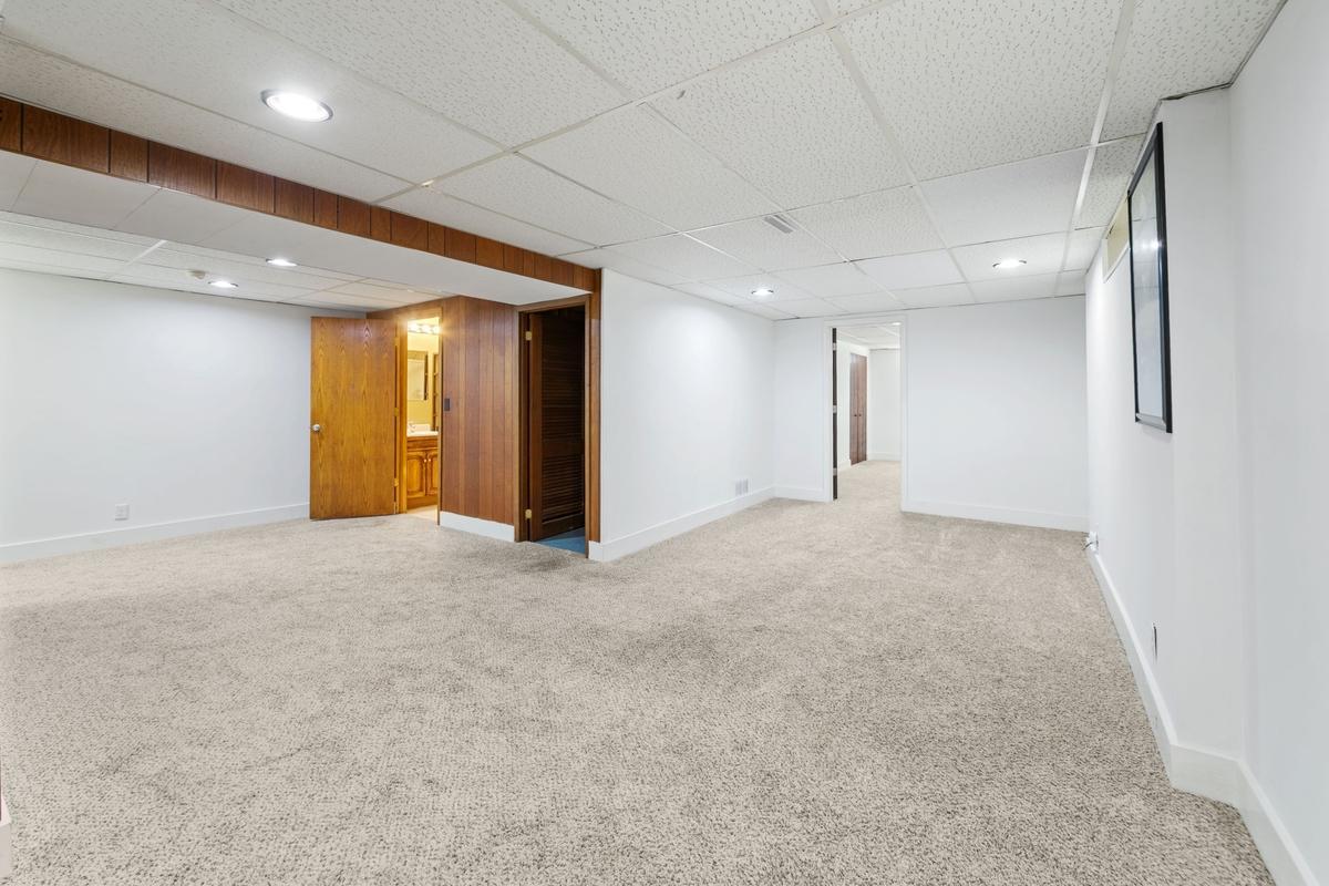View of Residential at 2727 Woodbridge Street, Roseville MN 55113, Roseville (24 of 35) - Mike Wilen | Minnesota Team Real Estate