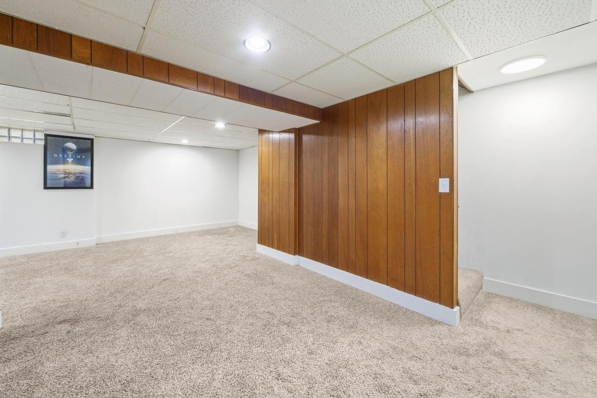 View of Residential at 2727 Woodbridge Street, Roseville MN 55113, Roseville (22 of 35) - Mike Wilen | Minnesota Team Real Estate