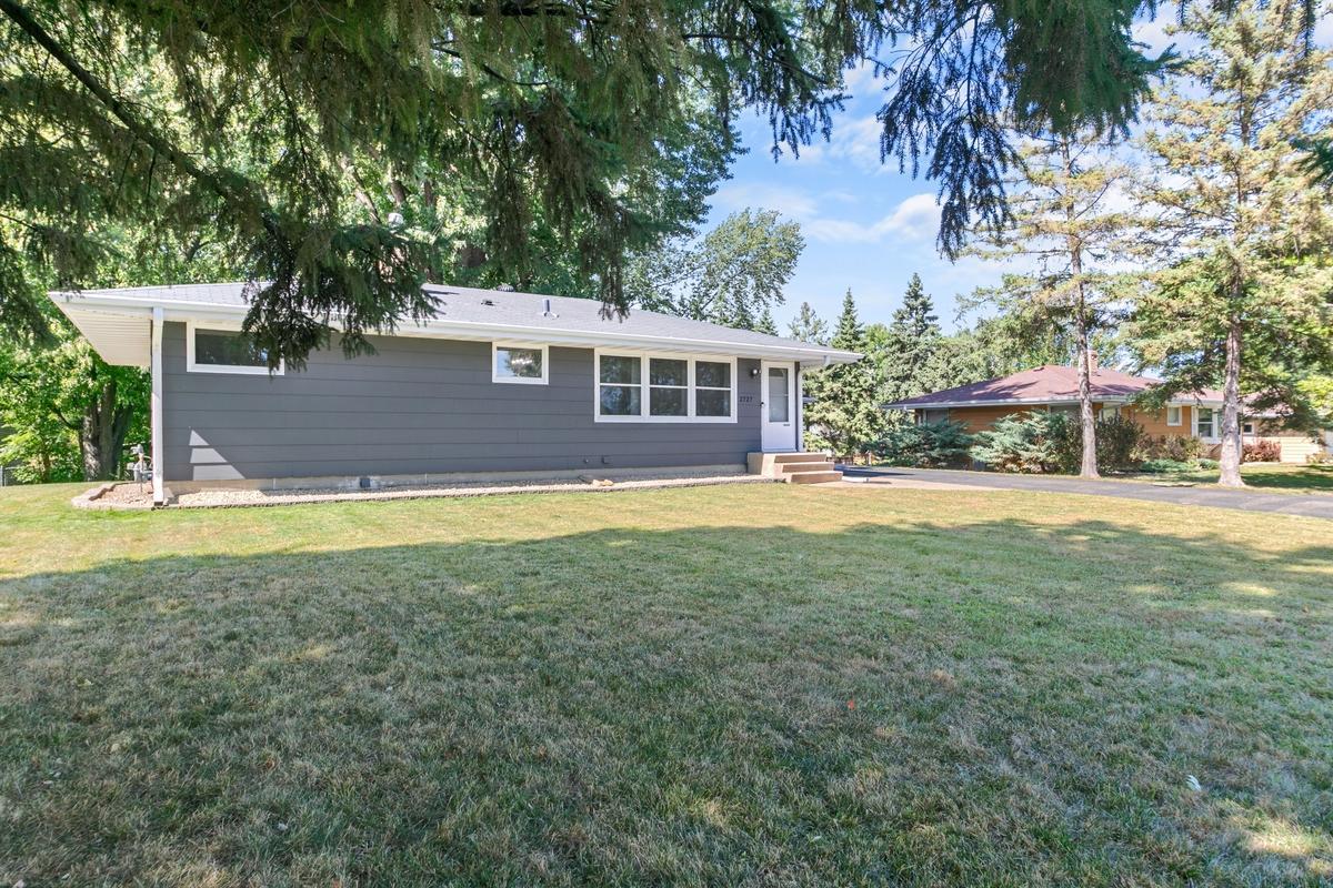 View of Residential at 2727 Woodbridge Street, Roseville MN 55113, Roseville (3 of 35) - Mike Wilen | Minnesota Team Real Estate