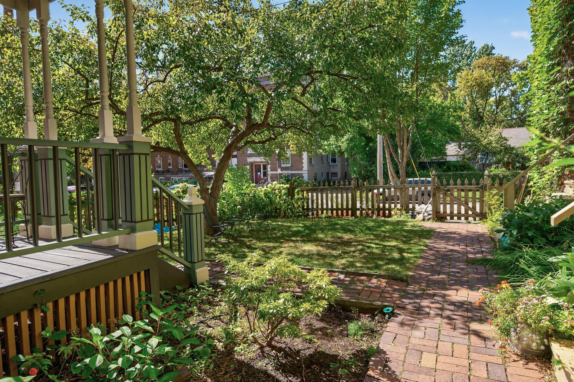 View of Residential at 434 Laurel Avenue #2E, Saint Paul MN 55102, Saint Paul (36 of 41) - Mike Wilen | Minnesota Team Real Estate