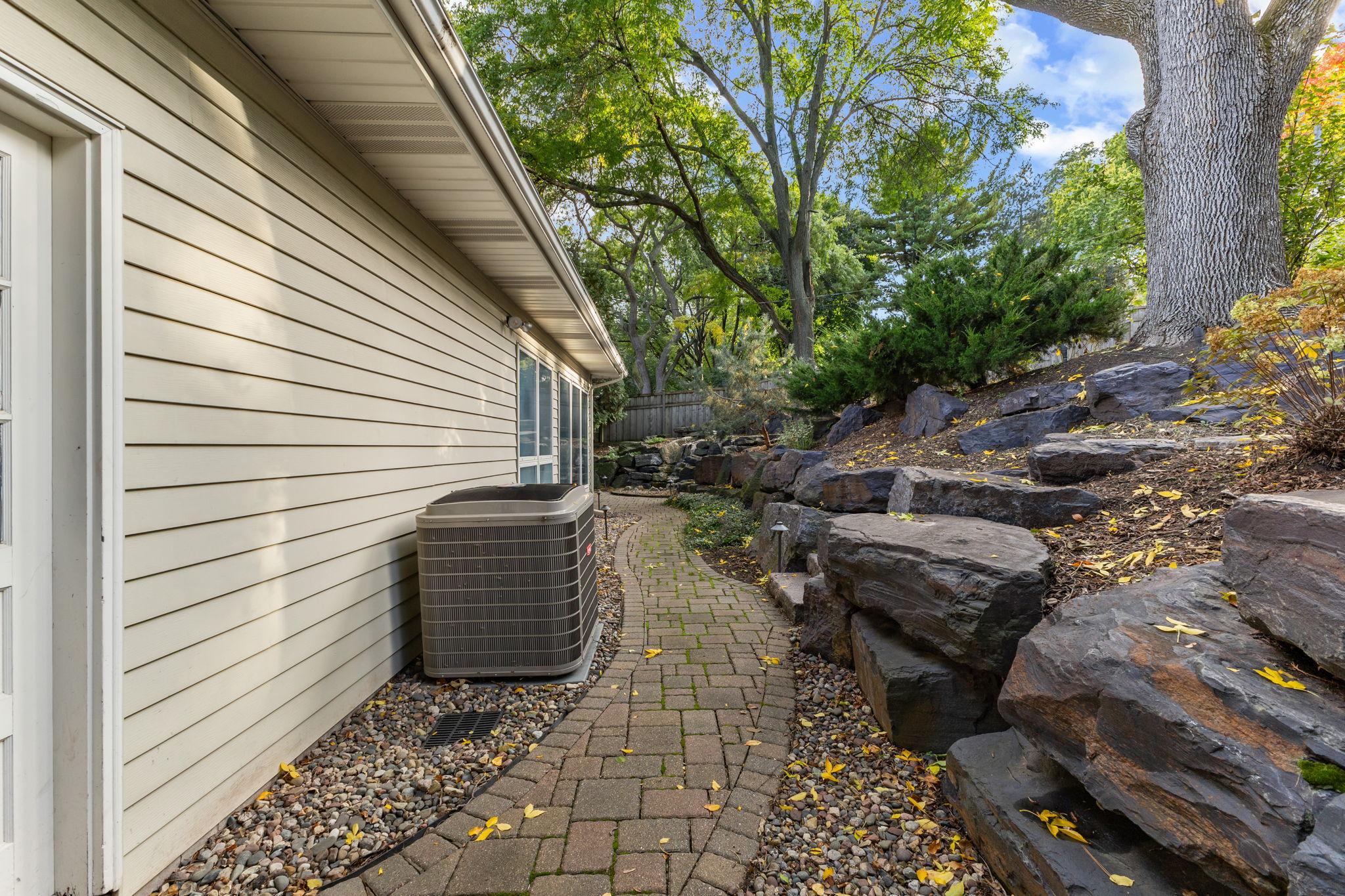 View of Residential at 6620 Hillside Lane, Edina MN 55439, Edina (89 of 116) - Mike Wilen | Minnesota Team Real Estate