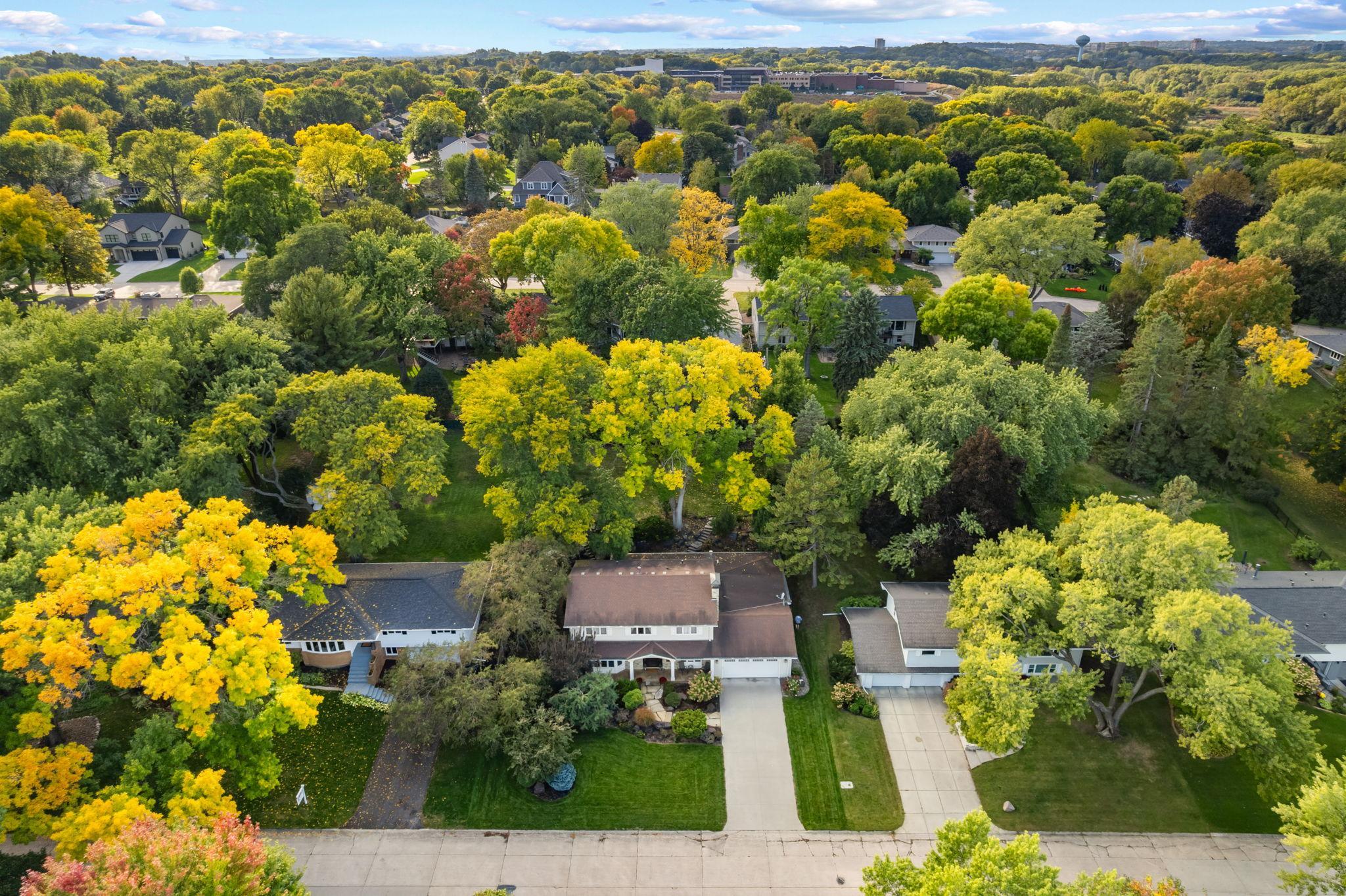 View of Residential at 6620 Hillside Lane, Edina MN 55439, Edina (22 of 116) - Mike Wilen | Minnesota Team Real Estate