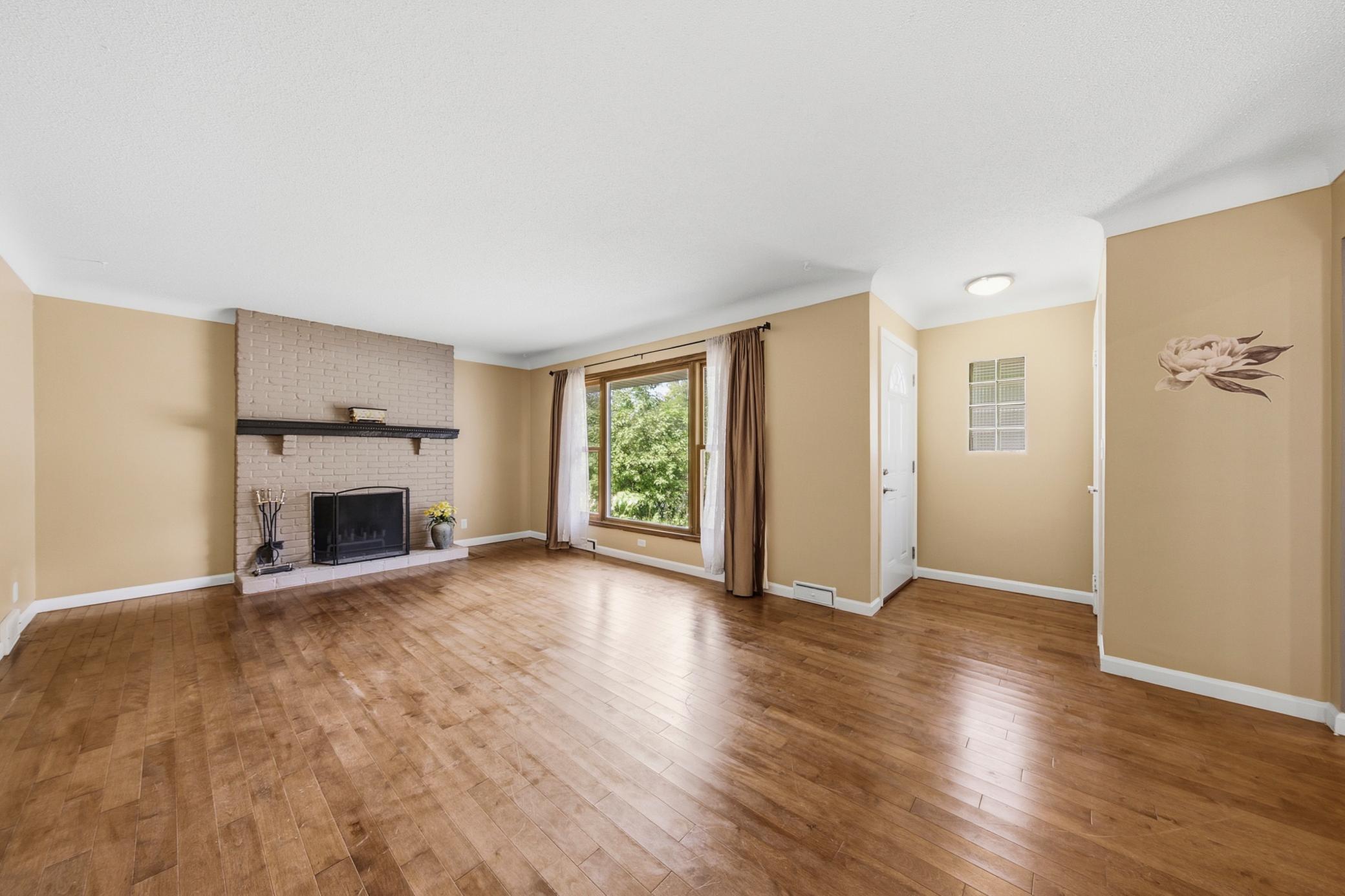 View of Residential at 1476 Burns Avenue, Saint Paul MN 55106, Saint Paul (15 of 55) - Mike Wilen | Minnesota Team Real Estate