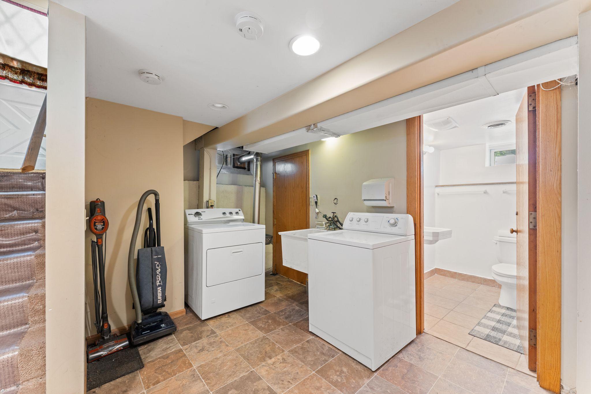 View of Residential Income at 1076 25th Avenue, Minneapolis MN 55414, Minneapolis (19 of 19) - Mike Wilen | Minnesota Team Real Estate