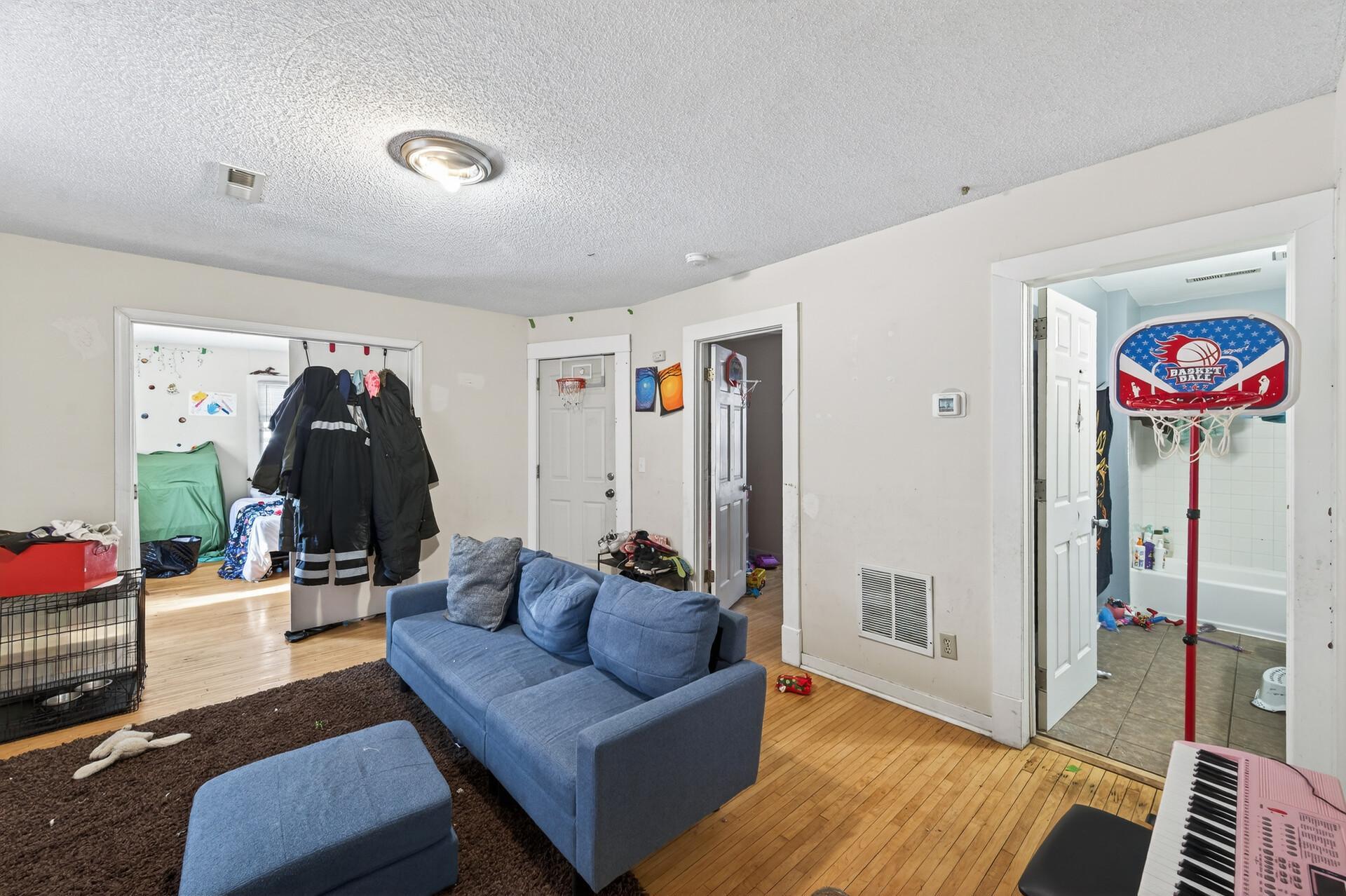 View of Residential Income at 2622 4th Street, Minneapolis MN 55411, Minneapolis (25 of 45) - Mike Wilen | Minnesota Team Real Estate