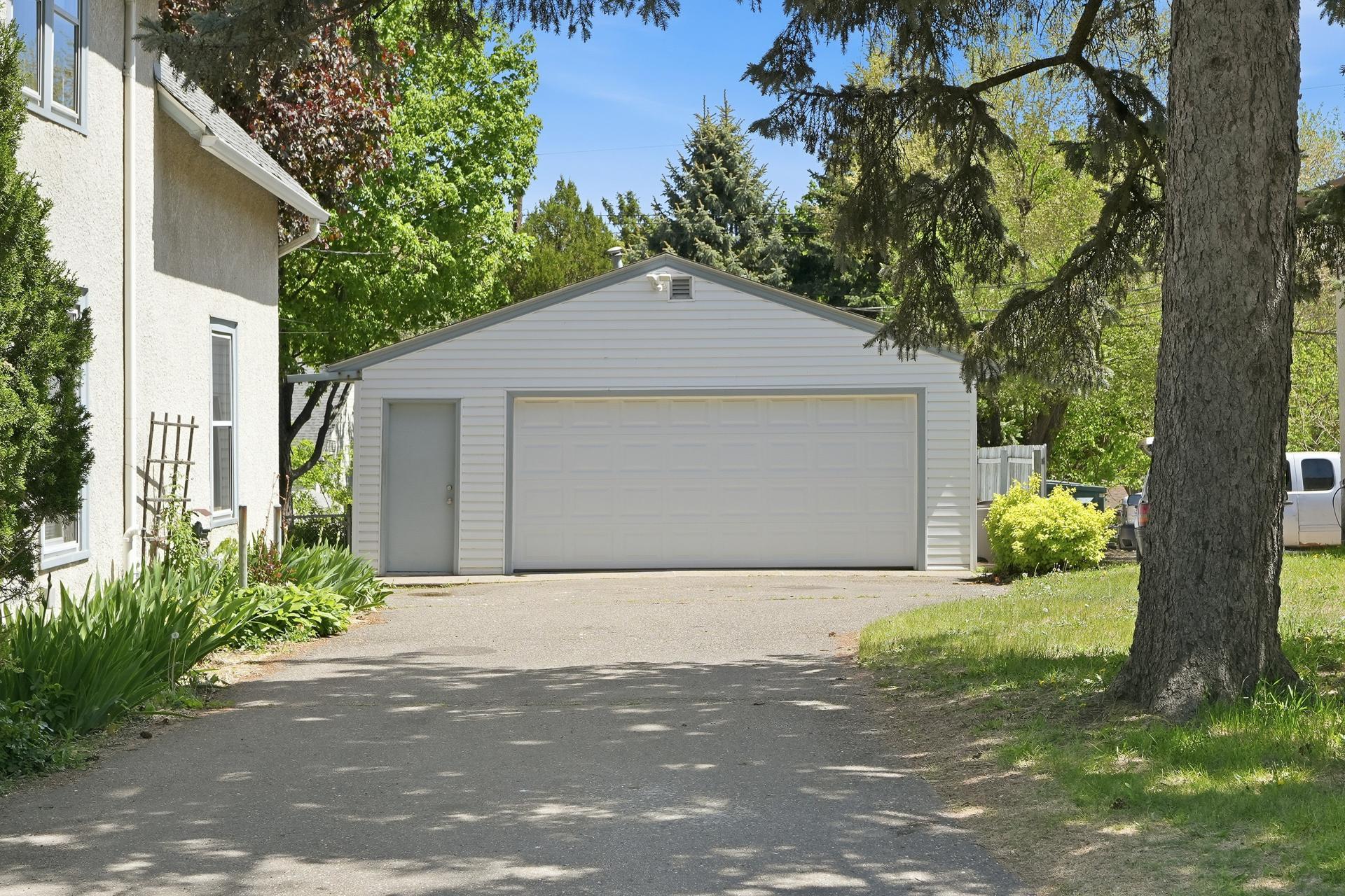 View of Residential at 1070 Dale Street, Saint Paul MN 55117, Saint Paul (6 of 38) - Mike Wilen | Minnesota Team Real Estate