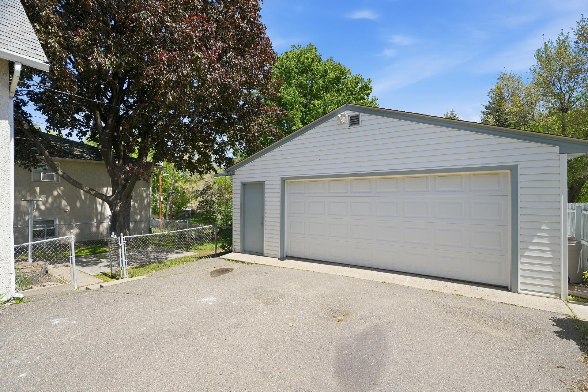 View of Residential at 1070 Dale Street, Saint Paul MN 55117, Saint Paul (7 of 38) - Mike Wilen | Minnesota Team Real Estate