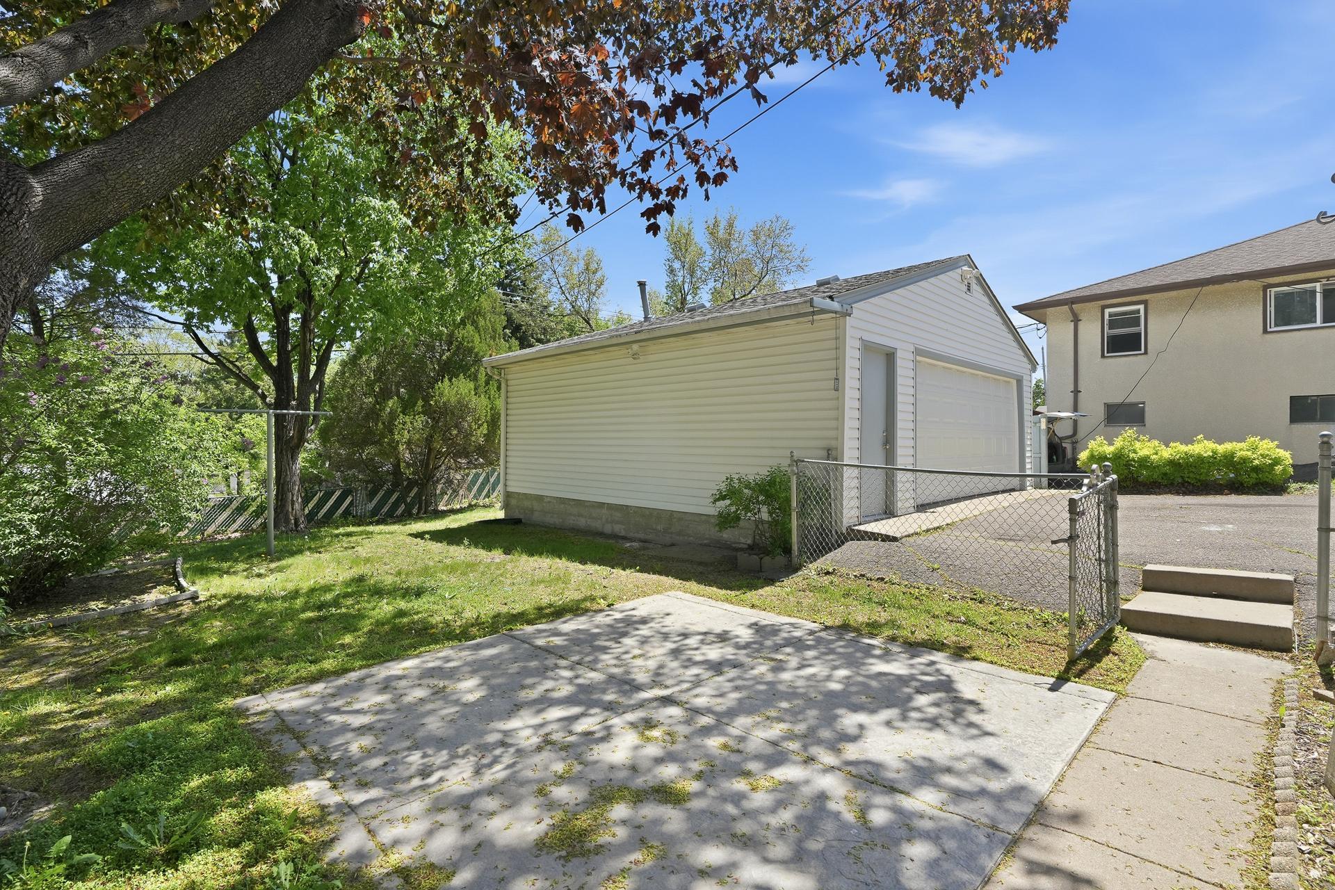 View of Residential at 1070 Dale Street, Saint Paul MN 55117, Saint Paul (9 of 38) - Mike Wilen | Minnesota Team Real Estate