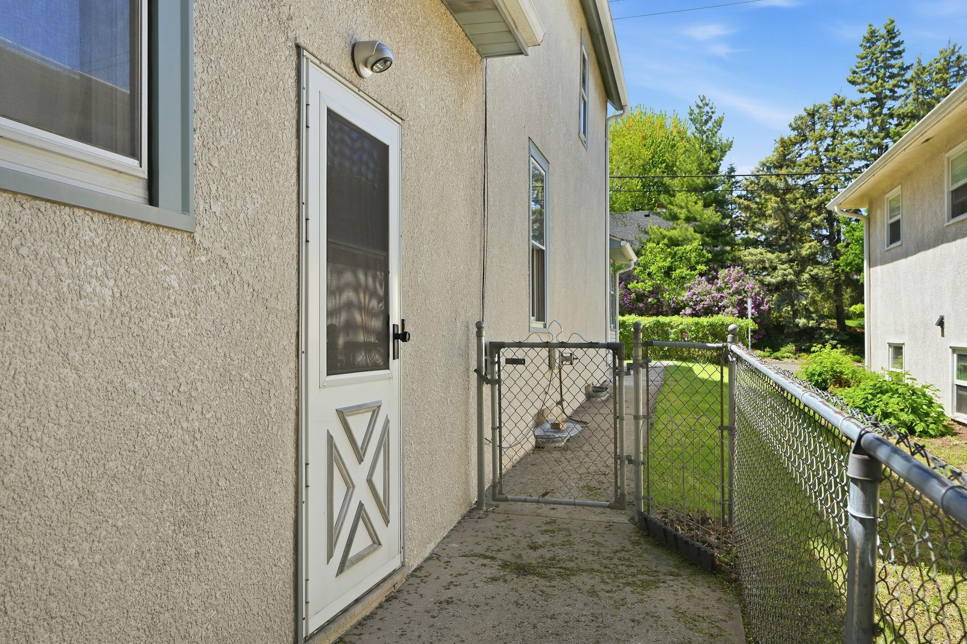 View of Residential at 1070 Dale Street, Saint Paul MN 55117, Saint Paul (12 of 38) - Mike Wilen | Minnesota Team Real Estate