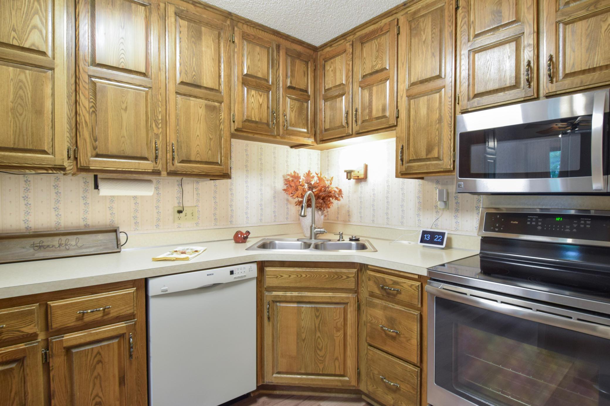 View of Residential at 8724 Maplebrook Circle, Brooklyn Park MN 55445, Brooklyn Park (8 of 23) - Mike Wilen | Minnesota Team Real Estate