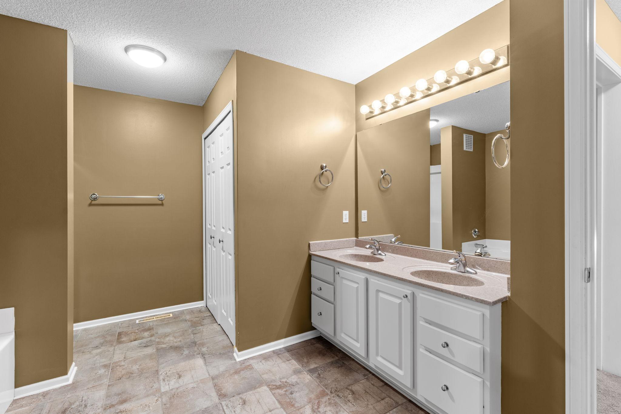 View of Residential at 320 Willoughby Way, Minnetonka MN 55305, Minnetonka (31 of 38) - Mike Wilen | Minnesota Team Real Estate