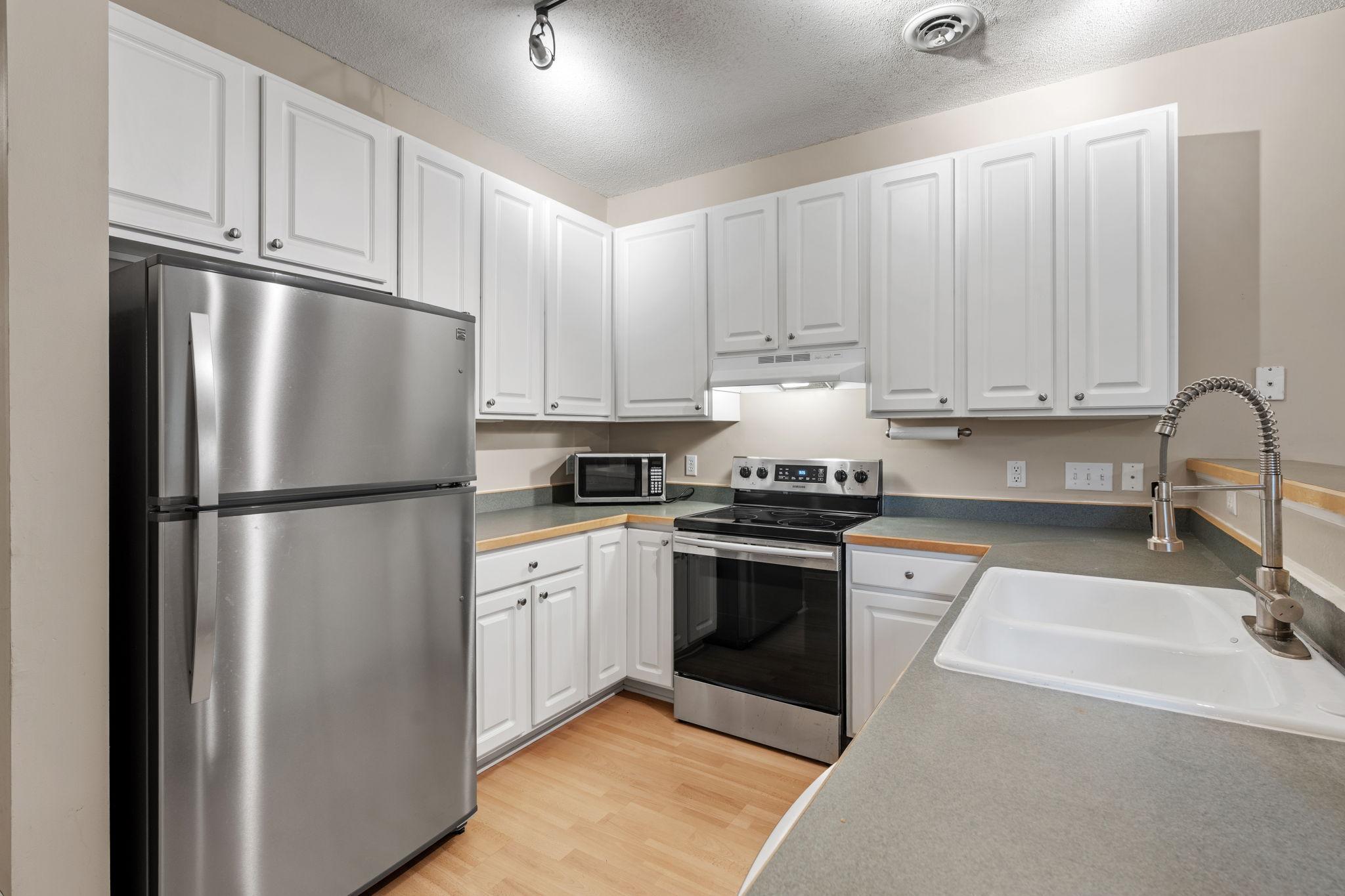 View of Residential at 320 Willoughby Way, Minnetonka MN 55305, Minnetonka (17 of 38) - Mike Wilen | Minnesota Team Real Estate