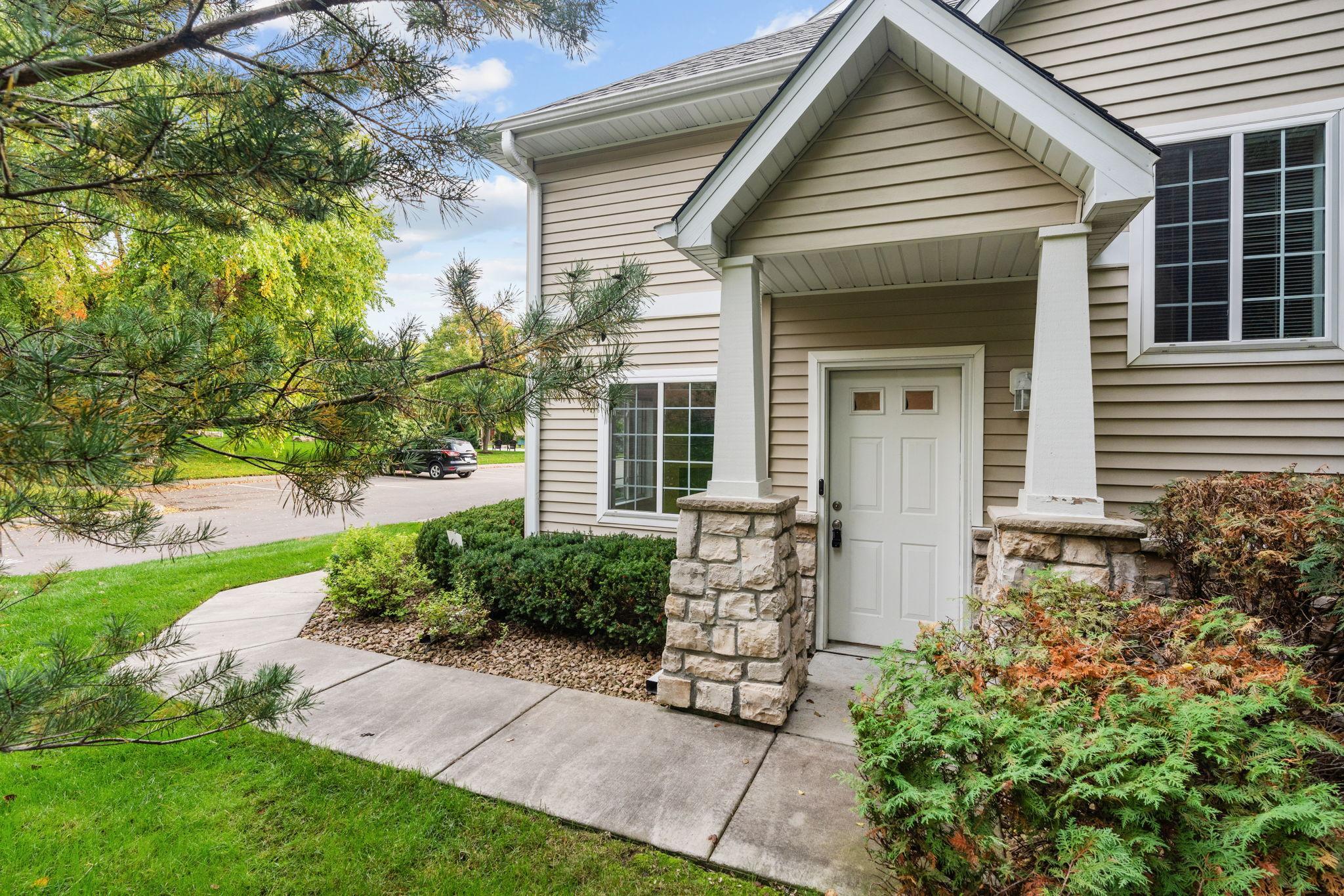 View of Residential at 320 Willoughby Way, Minnetonka MN 55305, Minnetonka (5 of 38) - Mike Wilen | Minnesota Team Real Estate