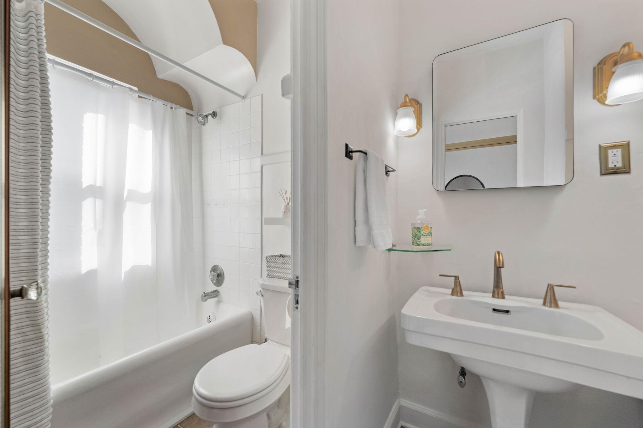 View of Residential at 3252 Fremont Avenue #203, Minneapolis MN 55408, Minneapolis (17 of 26) - Mike Wilen | Minnesota Team Real Estate