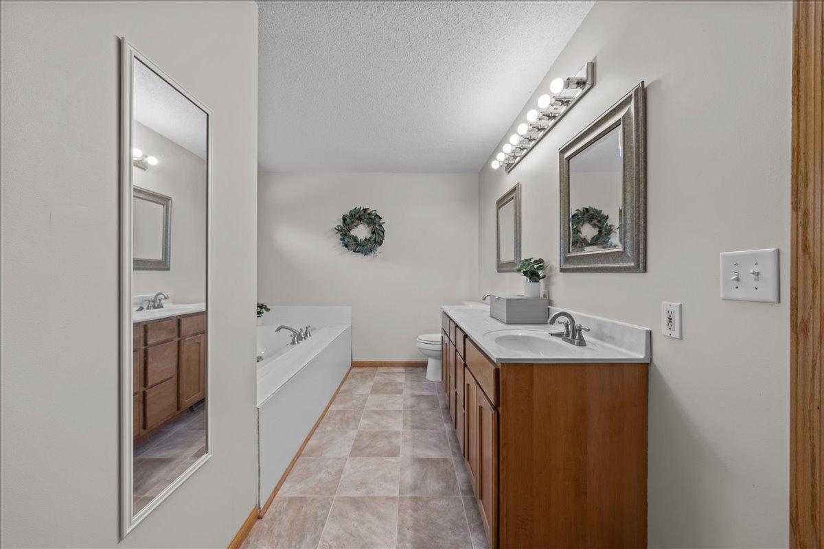 View of Residential at 17672 Kettering Trail, Lakeville MN 55044, Lakeville (37 of 75) - Mike Wilen | Minnesota Team Real Estate