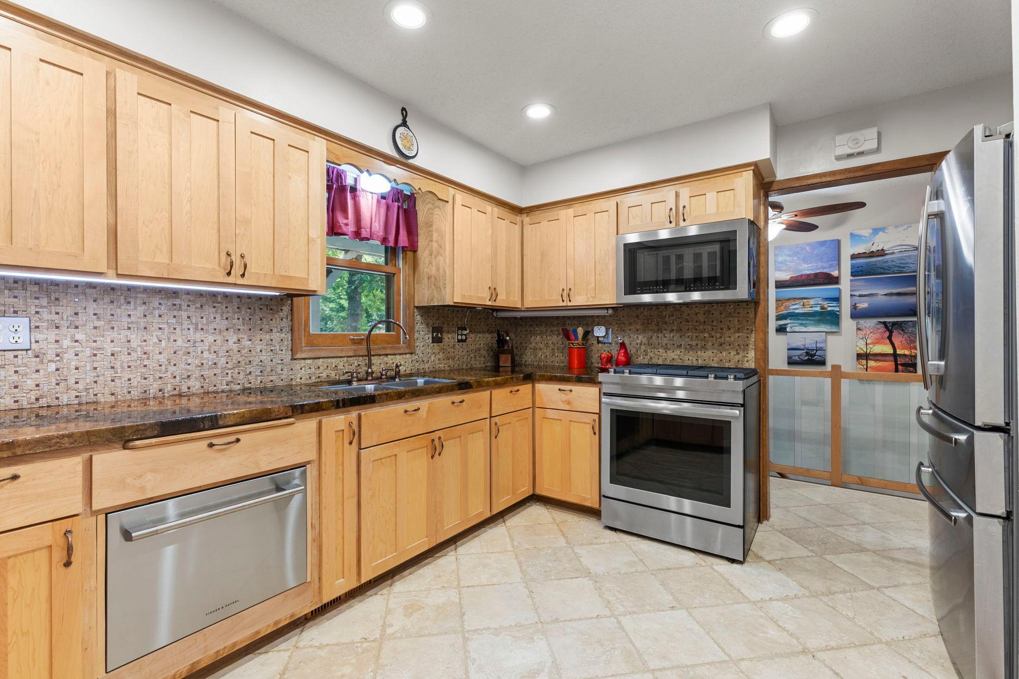 View of Residential at 7181 Foxboro Lane, Woodbury MN 55125, Woodbury (15 of 53) - Mike Wilen | Minnesota Team Real Estate