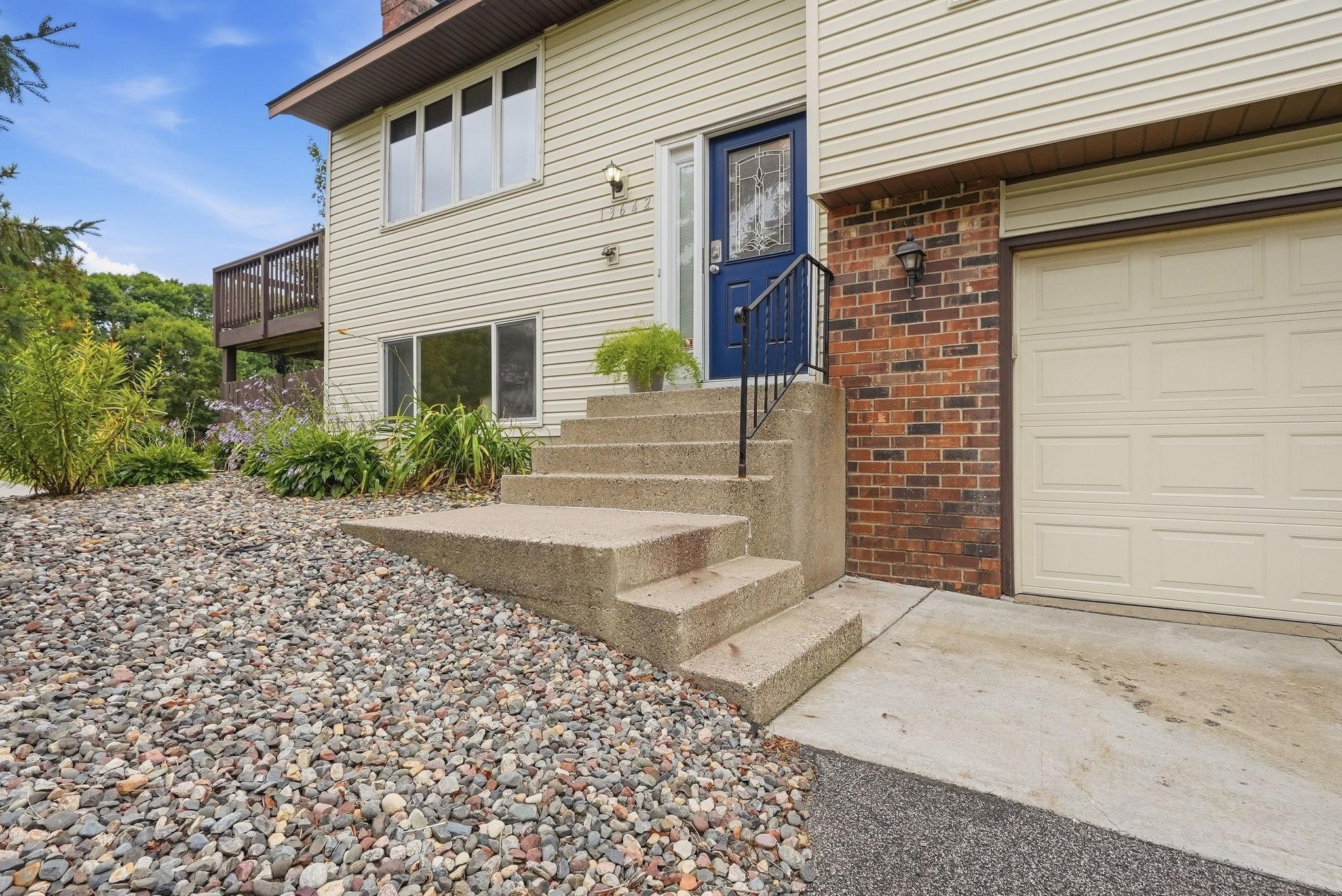 View of Residential at 13642 Knox Drive, Burnsville MN 55337, Burnsville (8 of 64) - Mike Wilen | Minnesota Team Real Estate