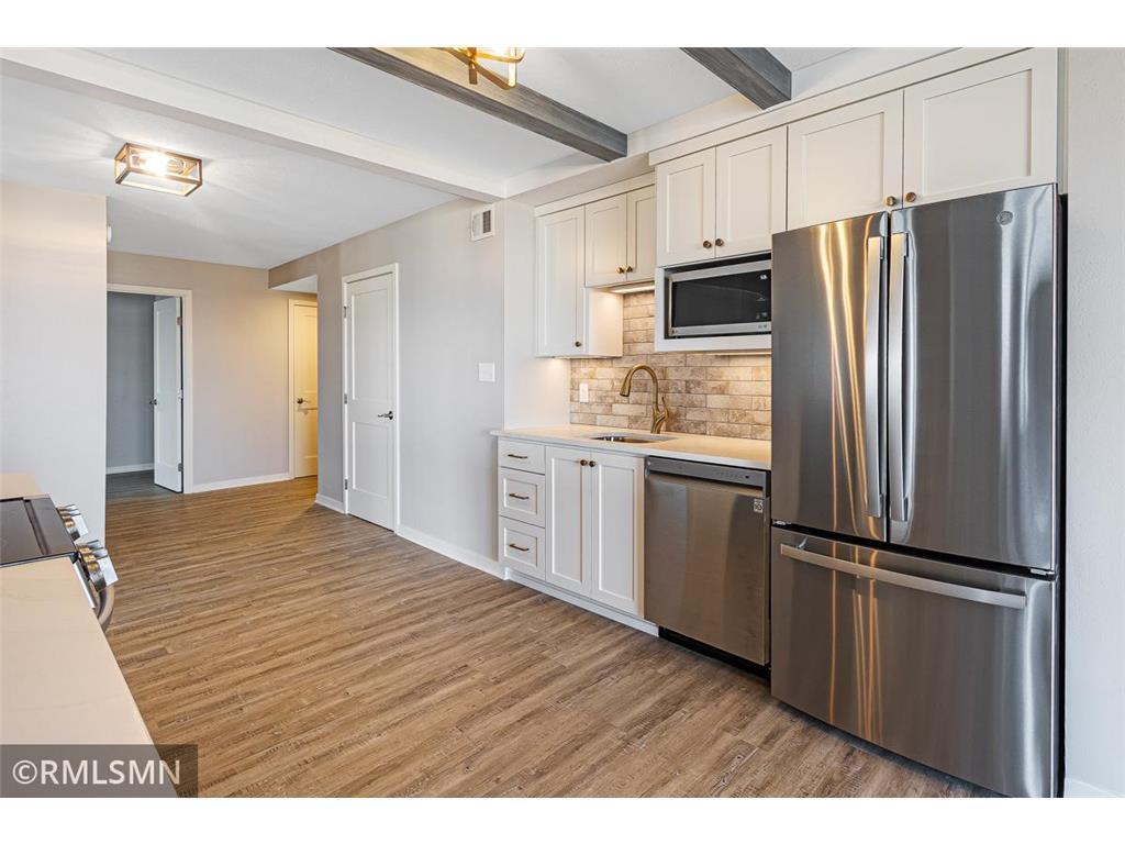 View of Residential at 400 Groveland Avenue #2313, Minneapolis MN 55403, Minneapolis (18 of 37) - Mike Wilen | Minnesota Team Real Estate