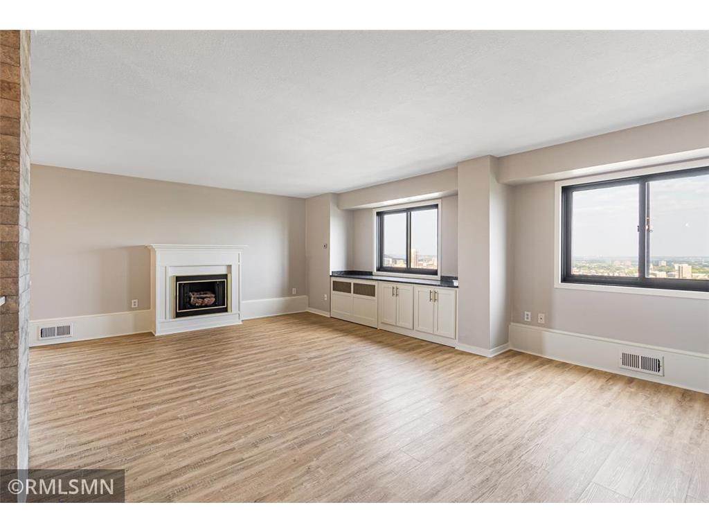 View of Residential at 400 Groveland Avenue #2313, Minneapolis MN 55403, Minneapolis (19 of 37) - Mike Wilen | Minnesota Team Real Estate