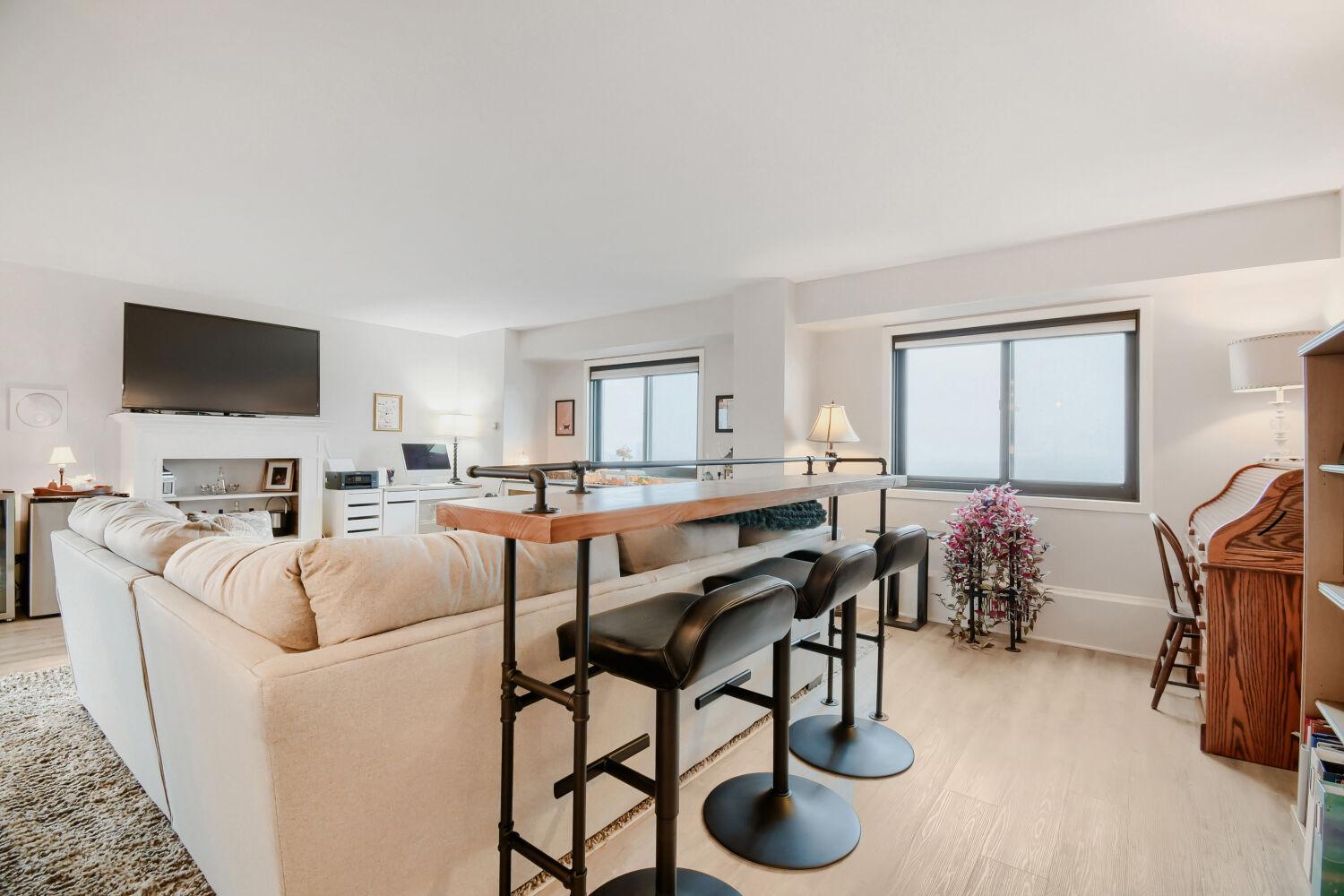 View of Residential at 400 Groveland Avenue #2313, Minneapolis MN 55403, Minneapolis (4 of 37) - Mike Wilen | Minnesota Team Real Estate