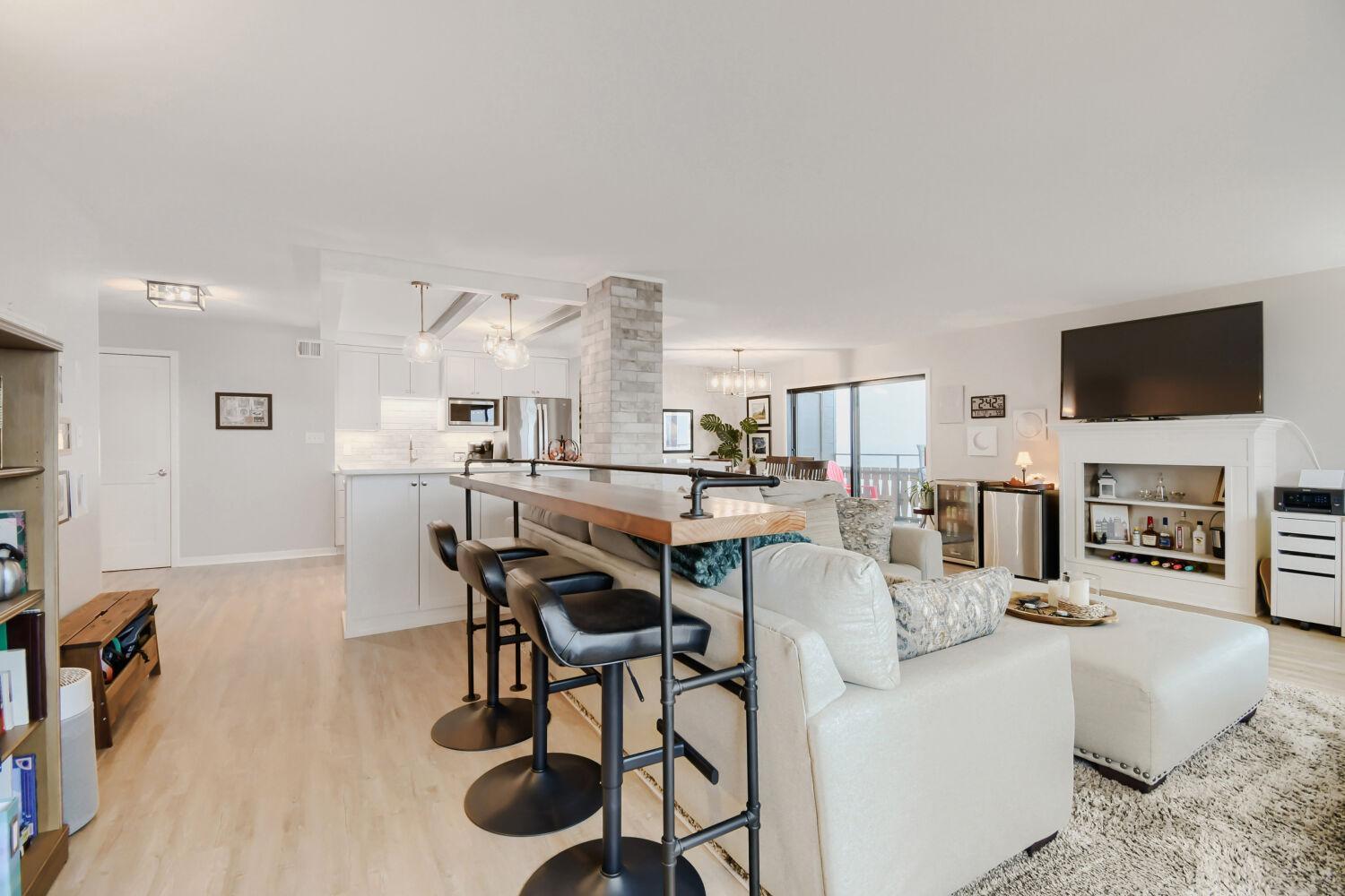 View of Residential at 400 Groveland Avenue #2313, Minneapolis MN 55403, Minneapolis (5 of 37) - Mike Wilen | Minnesota Team Real Estate