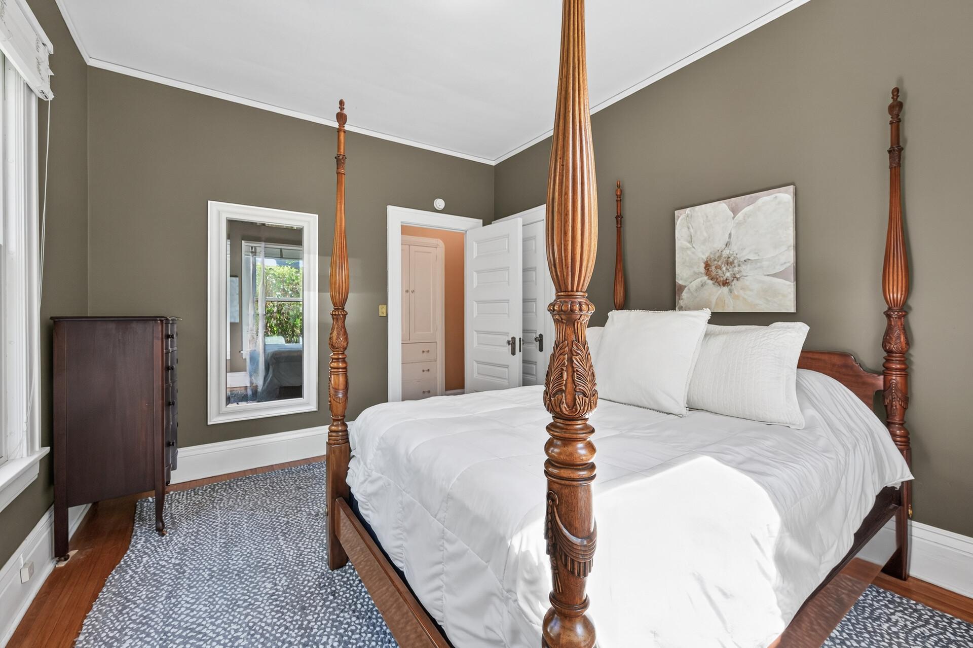 View of Residential at 1100 Douglas Avenue, Minneapolis MN 55403, Minneapolis (21 of 31) - Mike Wilen | Minnesota Team Real Estate