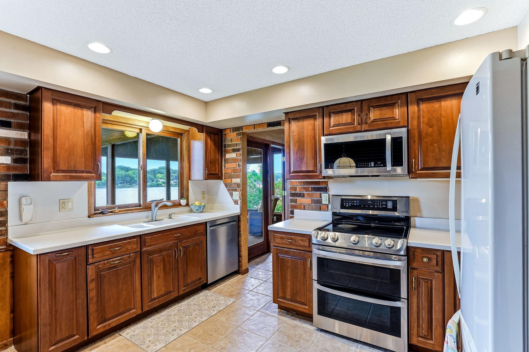 View of Residential at 2162 Lakebrook Drive, New Brighton MN 55112, New Brighton (19 of 44) - Mike Wilen | Minnesota Team Real Estate