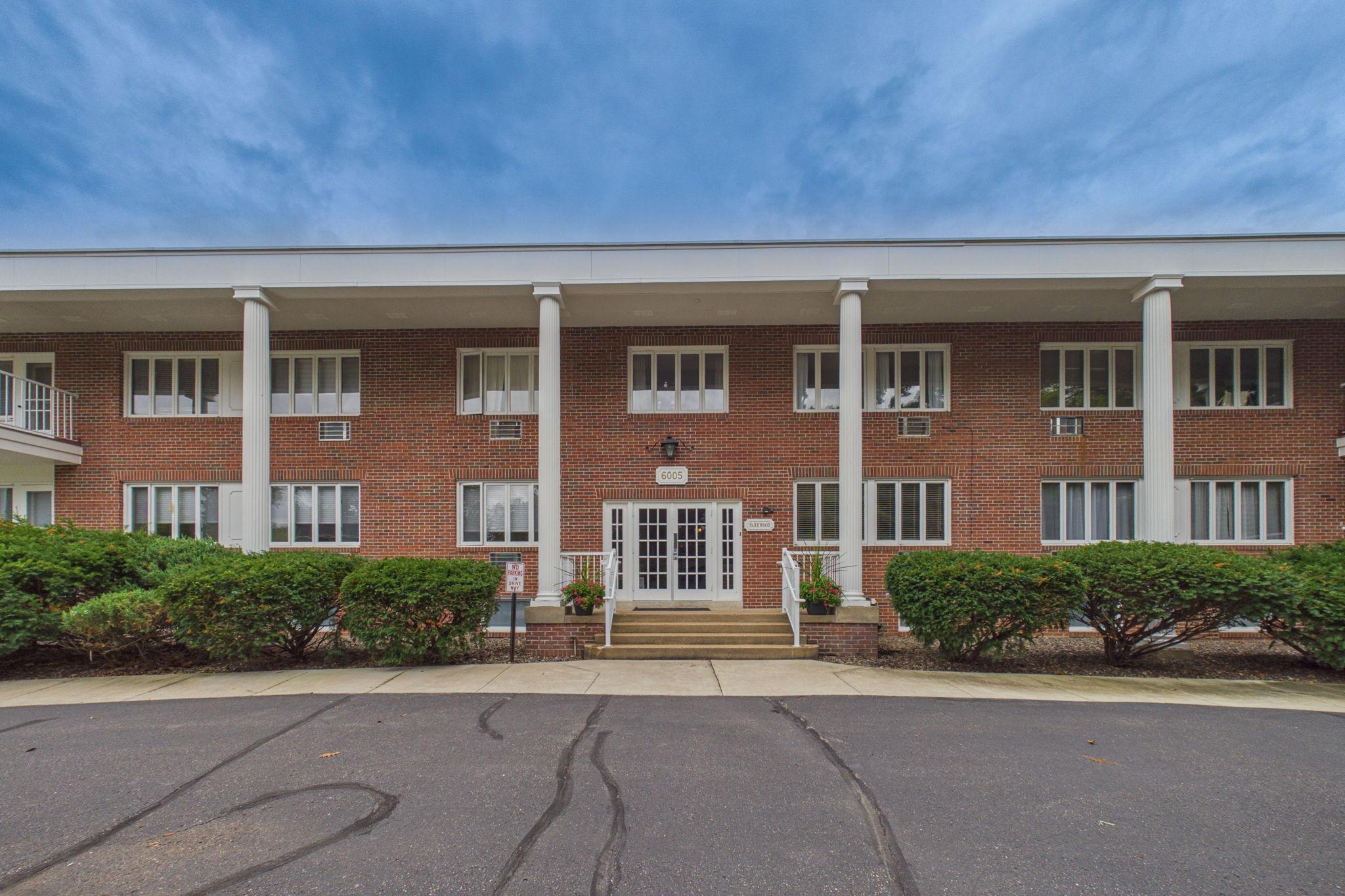View of Residential at 6005 Eden Prairie Road #210, Edina MN 55436, Edina (16 of 25) - Mike Wilen | Minnesota Team Real Estate