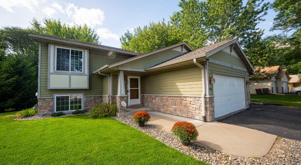 View of Residential at 895 Marigold Drive, Cambridge MN 55008, Cambridge (2 of 22) - Mike Wilen | Minnesota Team Real Estate
