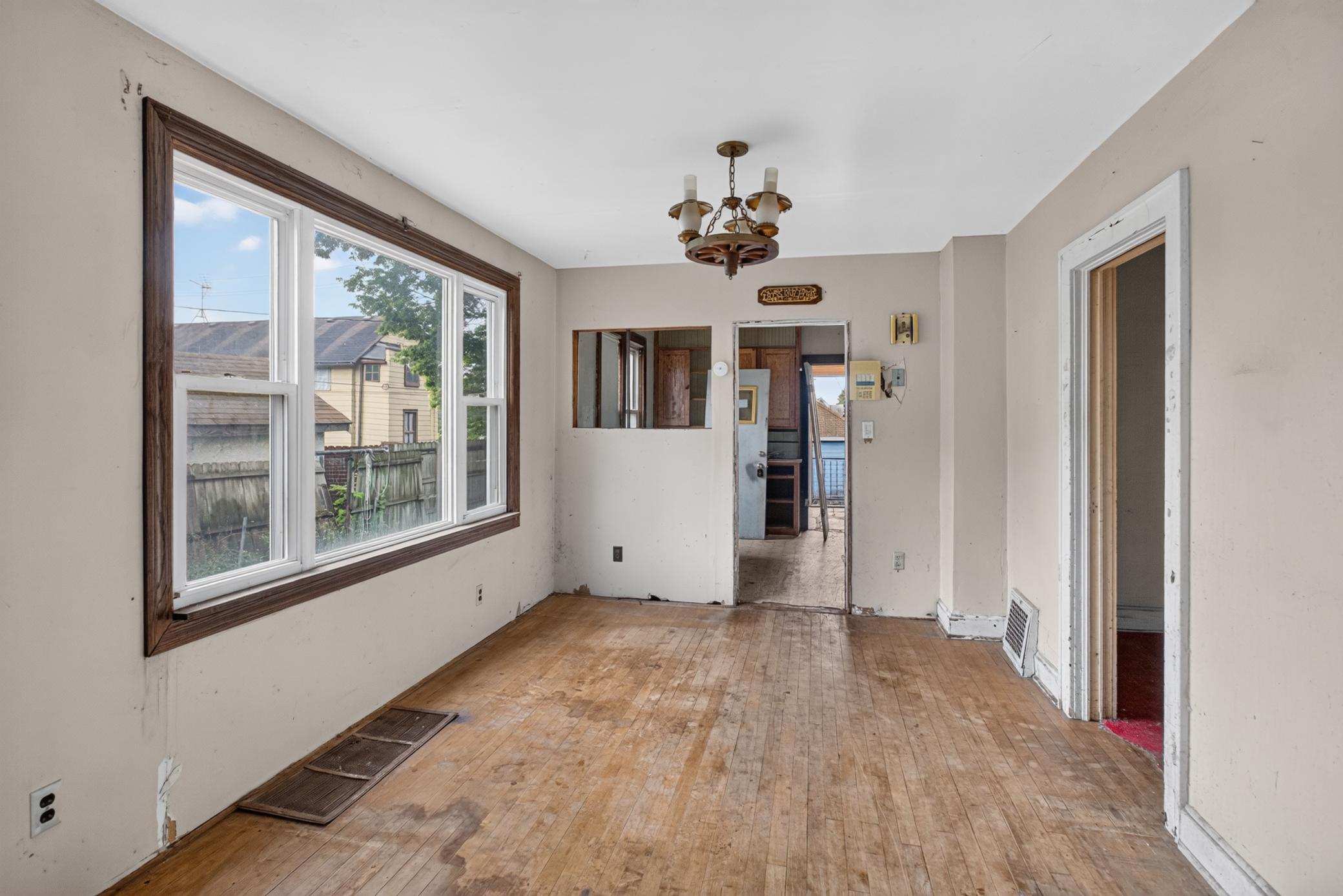 View of Residential Income at 688 Magnolia Avenue, Saint Paul MN 55106, Saint Paul (3 of 21) - Mike Wilen | Minnesota Team Real Estate