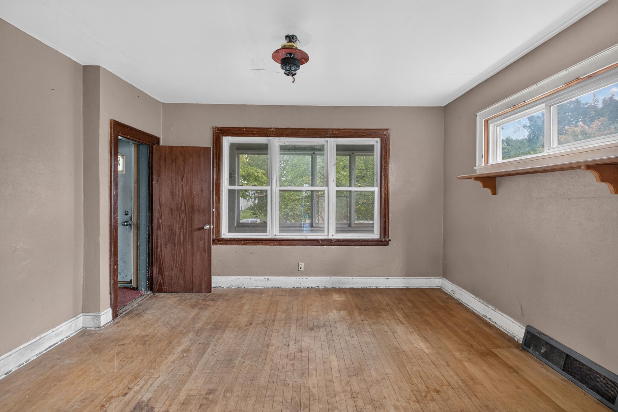 View of Residential Income at 688 Magnolia Avenue, Saint Paul MN 55106, Saint Paul (4 of 21) - Mike Wilen | Minnesota Team Real Estate