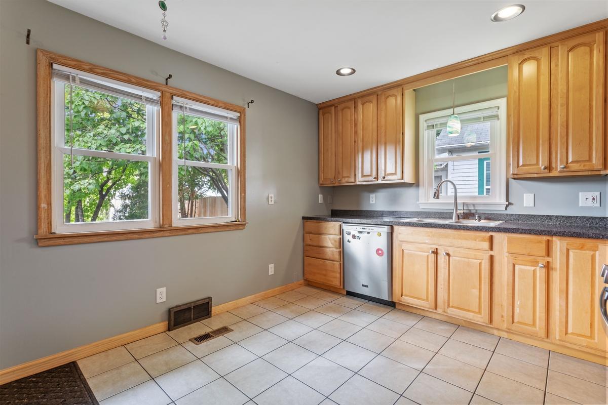View of Residential at 323 Daly Street, Saint Paul MN 55102, Saint Paul (11 of 25) - Mike Wilen | Minnesota Team Real Estate