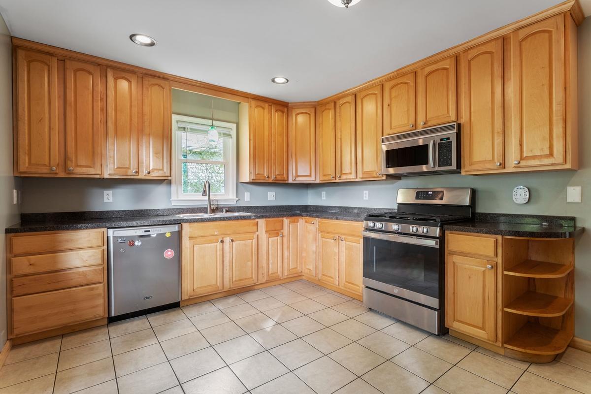 View of Residential at 323 Daly Street, Saint Paul MN 55102, Saint Paul (10 of 25) - Mike Wilen | Minnesota Team Real Estate