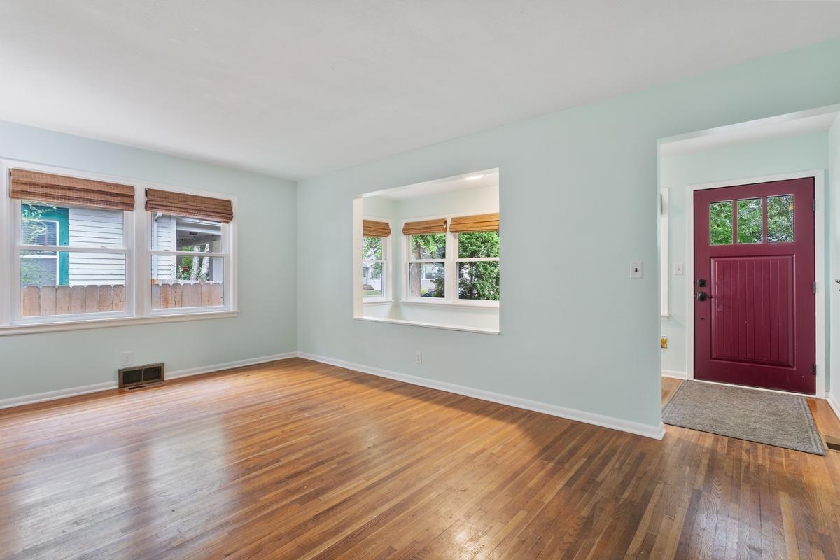 View of Residential at 323 Daly Street, Saint Paul MN 55102, Saint Paul (6 of 25) - Mike Wilen | Minnesota Team Real Estate