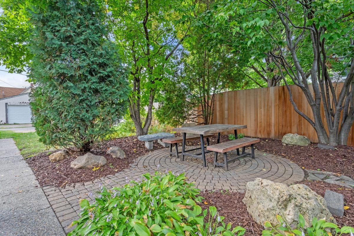 View of Residential at 323 Daly Street, Saint Paul MN 55102, Saint Paul (23 of 25) - Mike Wilen | Minnesota Team Real Estate