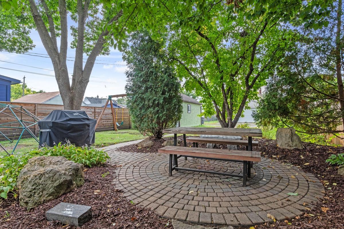 View of Residential at 323 Daly Street, Saint Paul MN 55102, Saint Paul (22 of 25) - Mike Wilen | Minnesota Team Real Estate