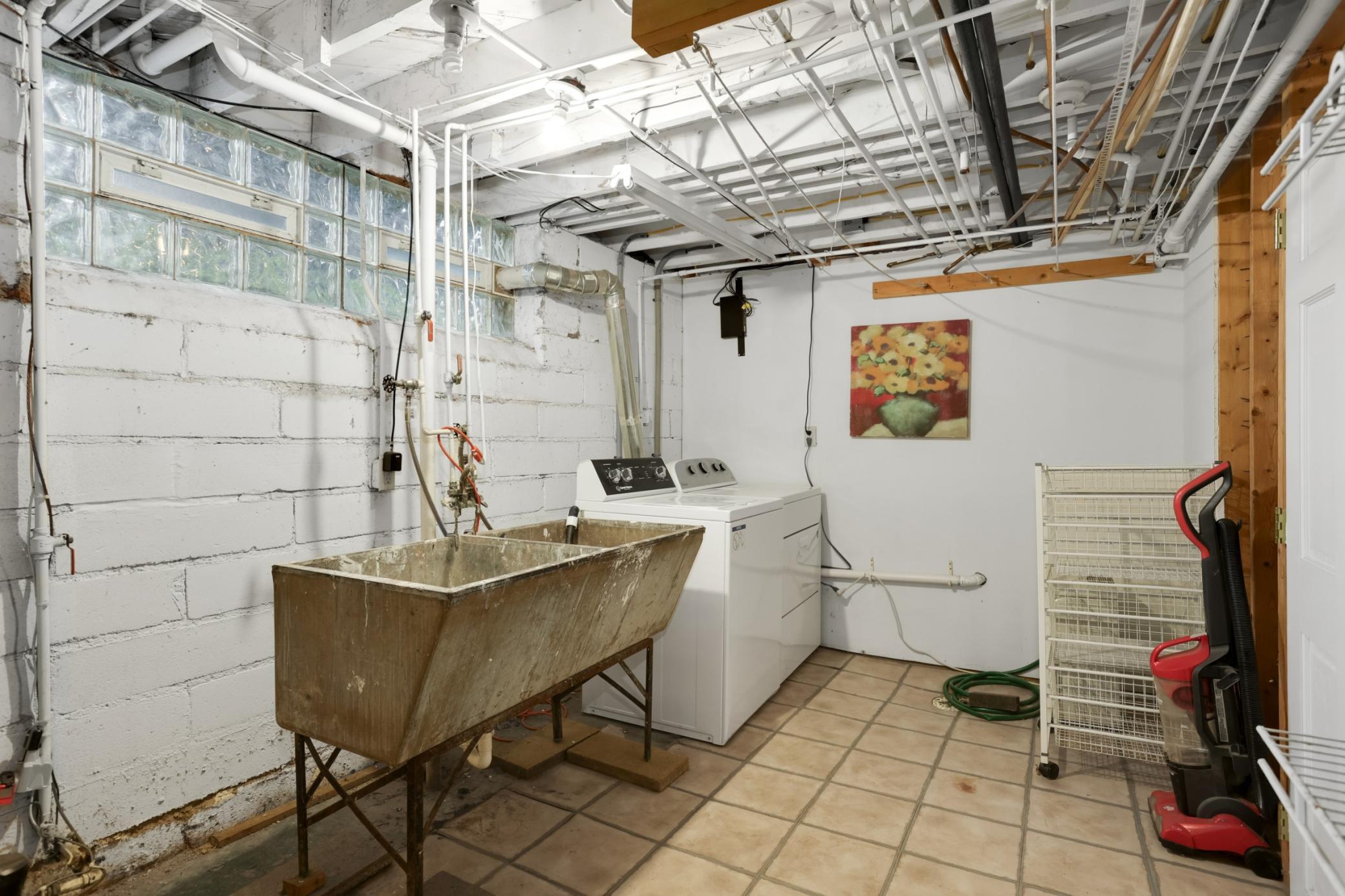 View of Residential Income at 100 40th Street, Minneapolis MN 55409, Minneapolis (37 of 56) - Mike Wilen | Minnesota Team Real Estate
