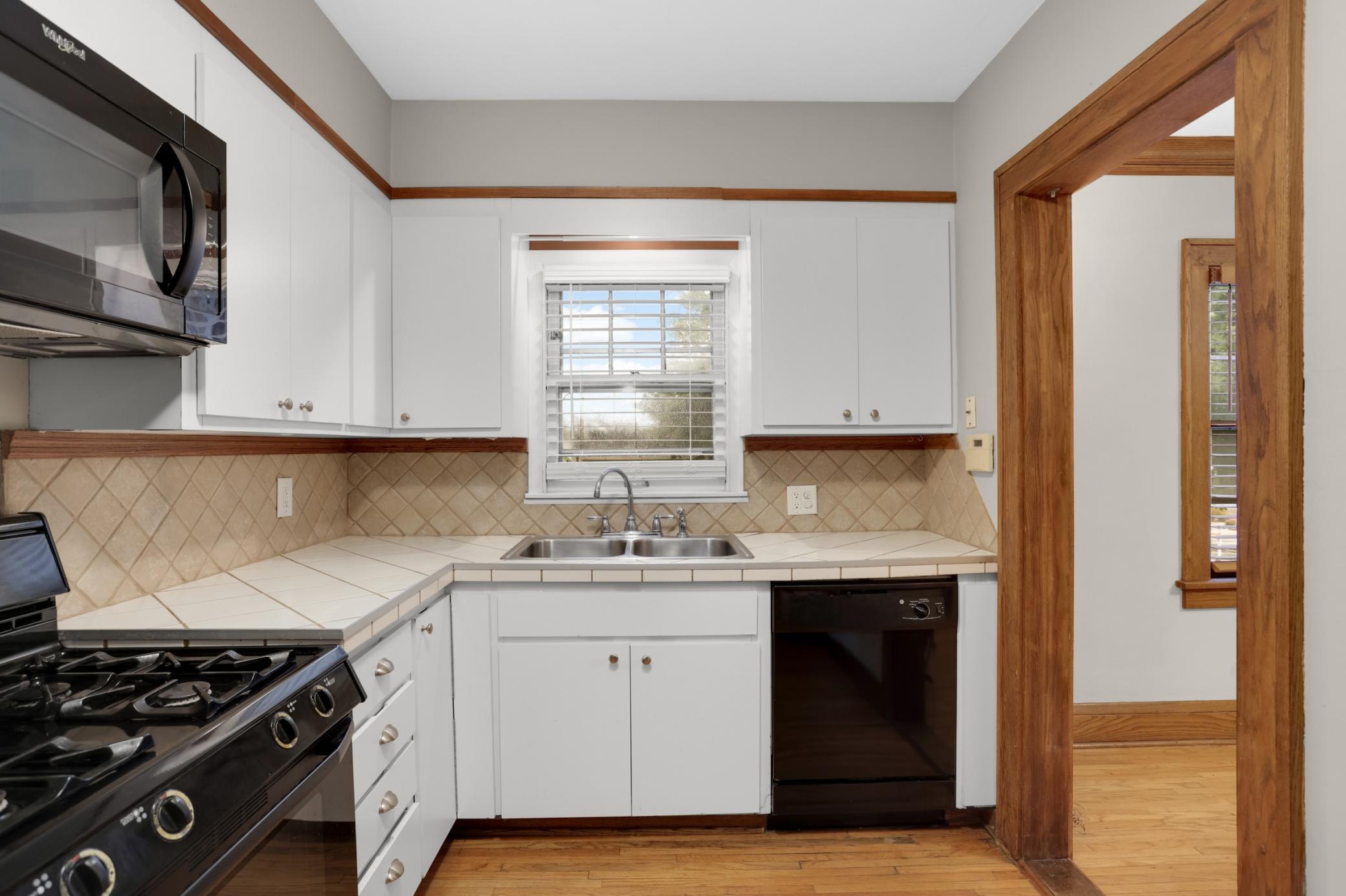 View of Residential Income at 100 40th Street, Minneapolis MN 55409, Minneapolis (10 of 56) - Mike Wilen | Minnesota Team Real Estate