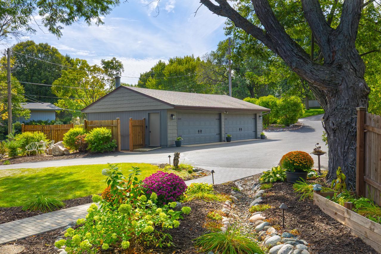 View of Residential at 15601 Summit Drive, Eden Prairie MN 55347, Eden Prairie (61 of 75) - Mike Wilen | Minnesota Team Real Estate